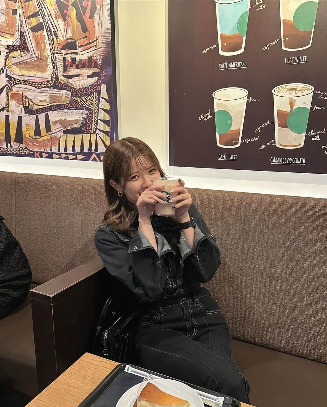 のインスタグラム：「.  初めて飲んだこのカスタム🌿,, いつもフラペチーノばっかりだったからひさびさティー系☕  #スタバ #スタバカスタム」