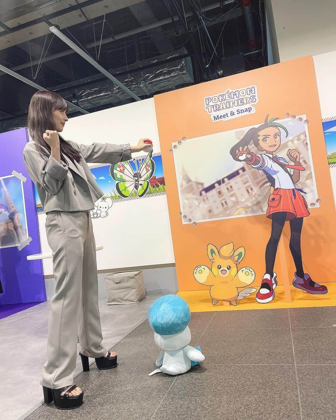 武藤十夢さんのインスタグラム写真 - (武藤十夢Instagram)「POKÉMON TRAINERS Meet & Snap 小麟 @muto_orin とこの間行ってきたよ！ ネモとバトルできた😎⚡️ スーツはアオキ合わせです🫶 . . #pokémontrainersmeetsnap  #ポケモントレーナーズアルバム #ポケモン #Pokemon #ポケモンsv #ネモ #ペパー #アオキ #ポケモンバトル #ピクニック #photospot」9月30日 21時11分 - tommuto_official