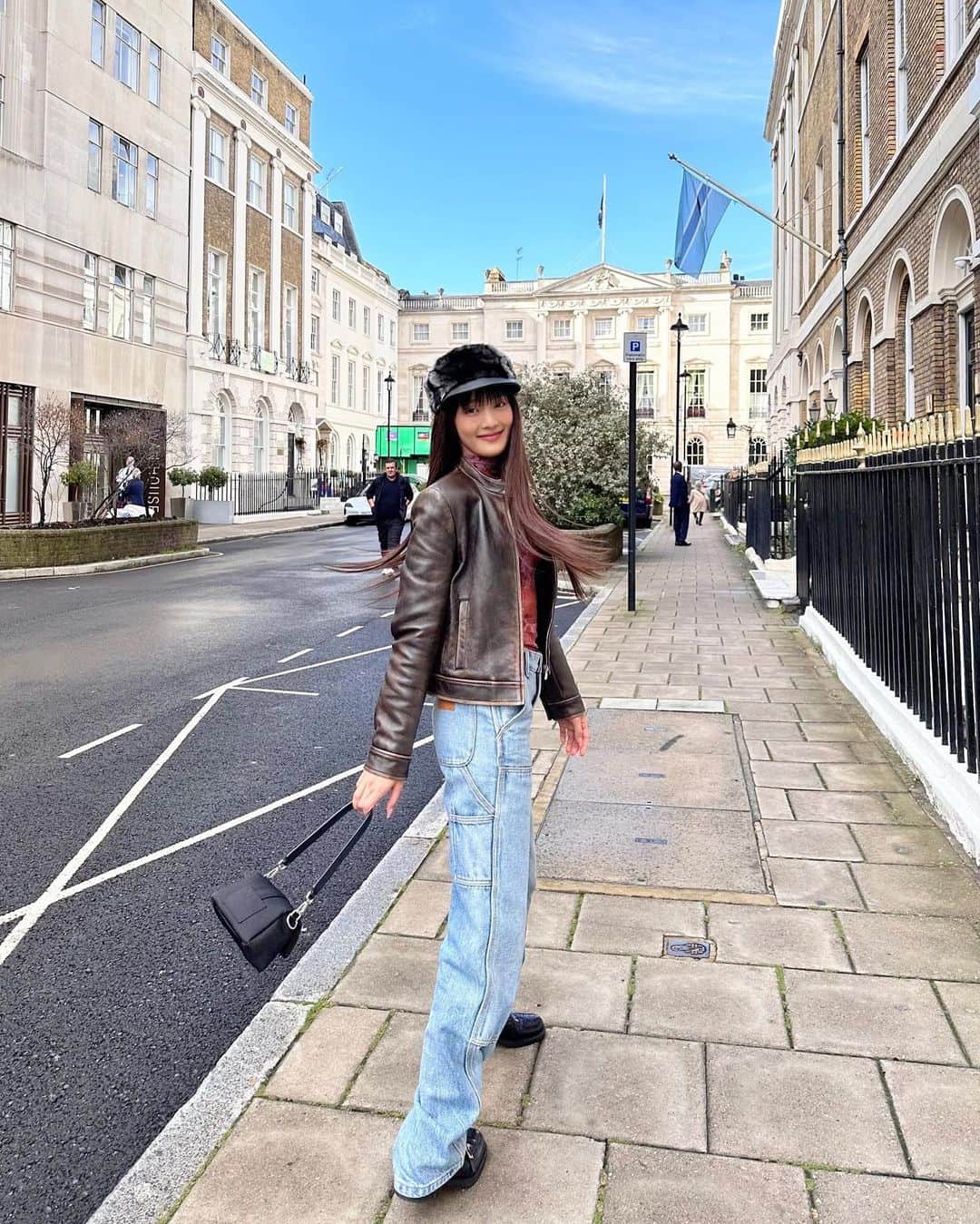 ミンニのインスタグラム：「London trip with my bestie after Europe tour (very short but had lots of fun)😋🇬🇧」