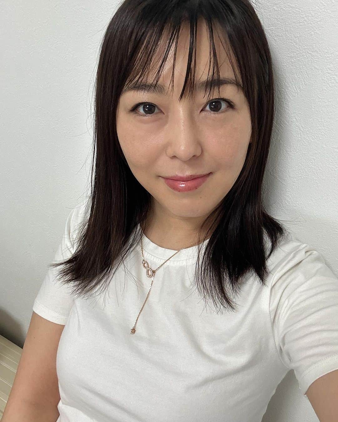 伊藤えみさんのインスタグラム写真 - (伊藤えみInstagram)「今月は全くと言っていいほど自分にカメラ向けなかったから、月の終わりに帳尻合わせるべく自分撮りしまくったよ🤳これらの写真を「帳尻合わせるふぃー」と呼ぶのはどうだろうか？  #ご無沙汰 #久しぶり #自分撮り #どれ載せよう #全部載せよう #伊藤えみ #emiito  #selfie」9月30日 21時25分 - itoemi1019