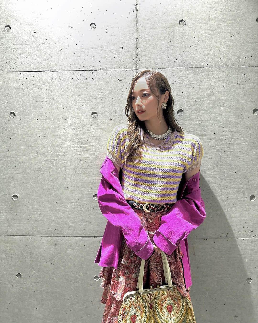 梅澤美波さんのインスタグラム写真 - (梅澤美波Instagram)「Rakuten GirlsAward2023 A/W Top of the Hillさんのステージを歩かせていただきました🎸  印象的なピンクのジャケットが とってもかわいかった〜📎♡ アクセやベルトなどの小物まで  身につけて気分が上がる華やかなコーデでした！  ヴィンテージ、かわいい、、🪽 #umegram」9月30日 21時19分 - ume_minami.official