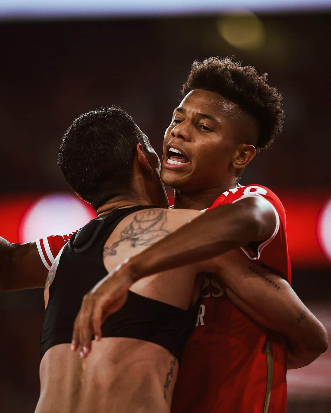 ダヴィド・ネレス・カンポスのインスタグラム：「Bom 🦅 dia ♥️ … @slbenfica」