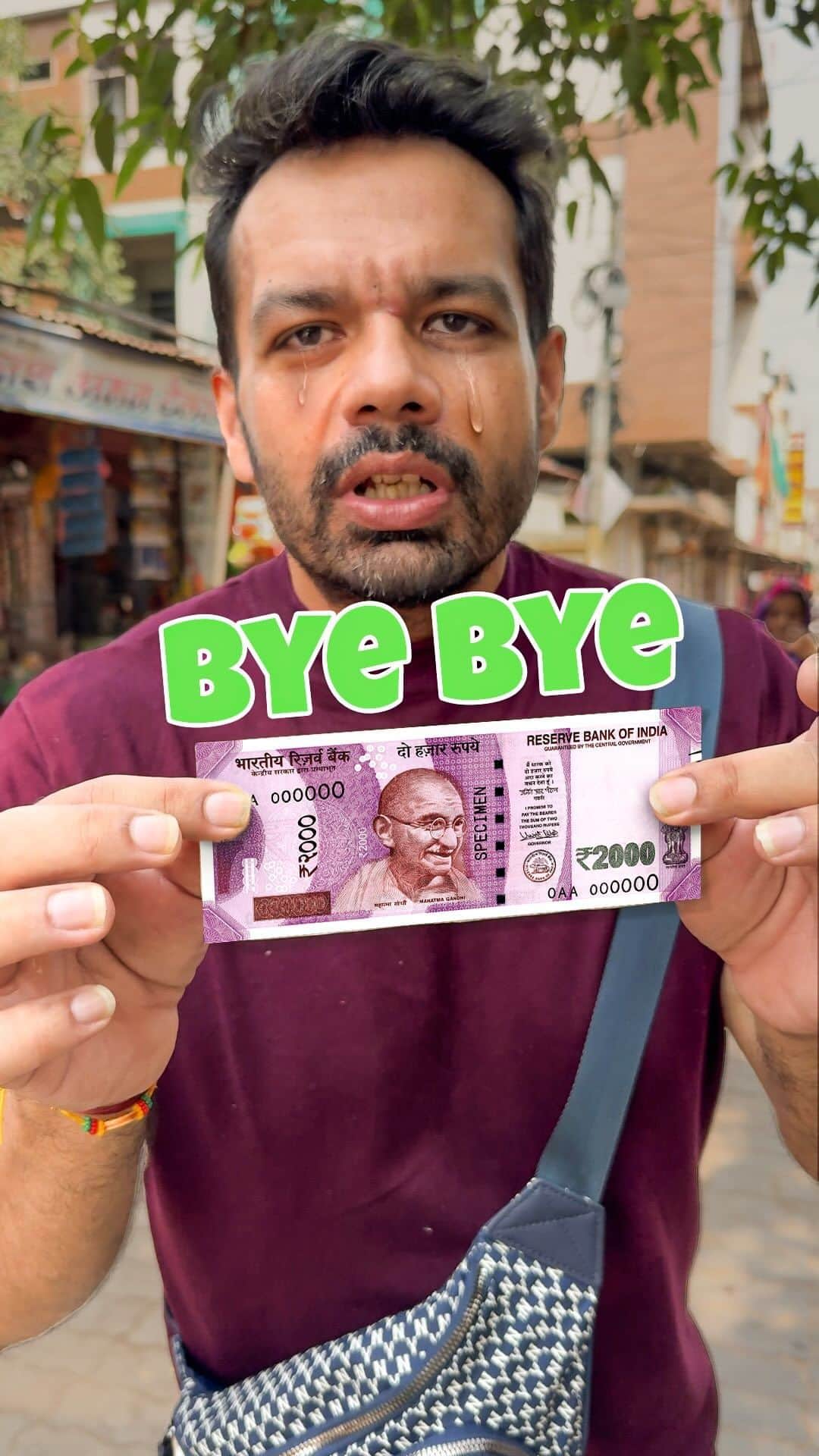 Gaurav Tanejaのインスタグラム：「Bye bye 2000 note… alvida  #2000Note」
