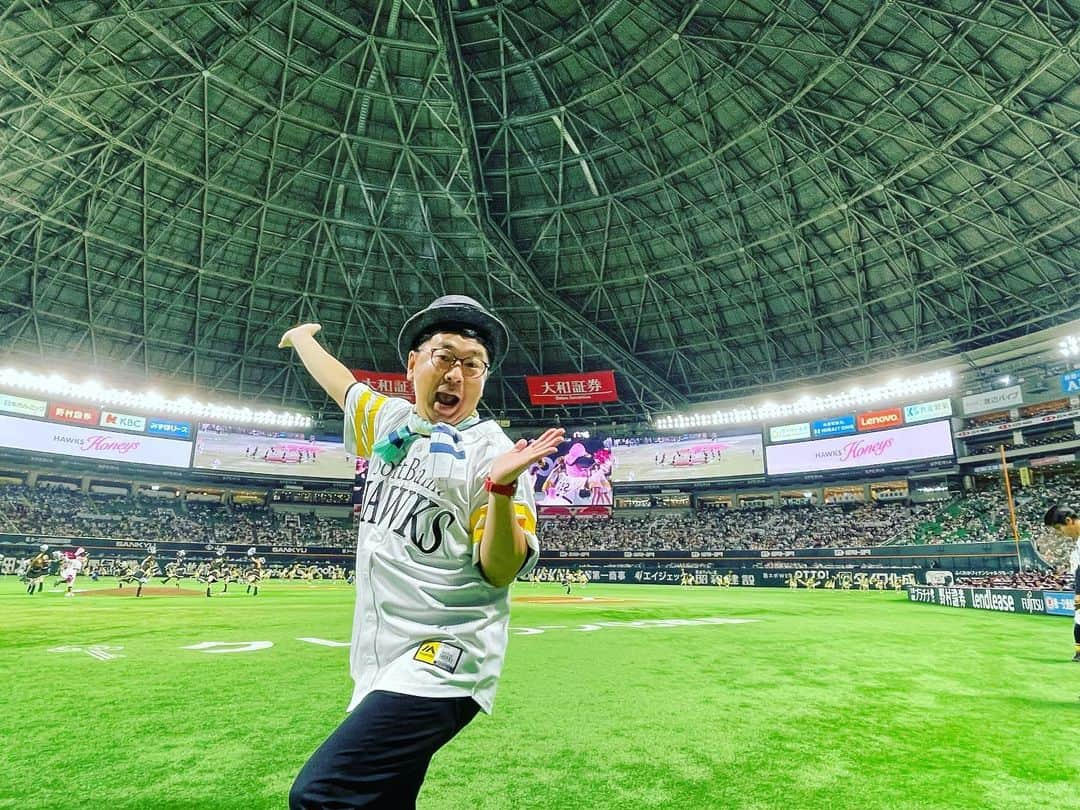 黒瀬純のインスタグラム：「本日はPayPayドームで始球式！ 最高の試合でした！ #ソフトバンクホークス」