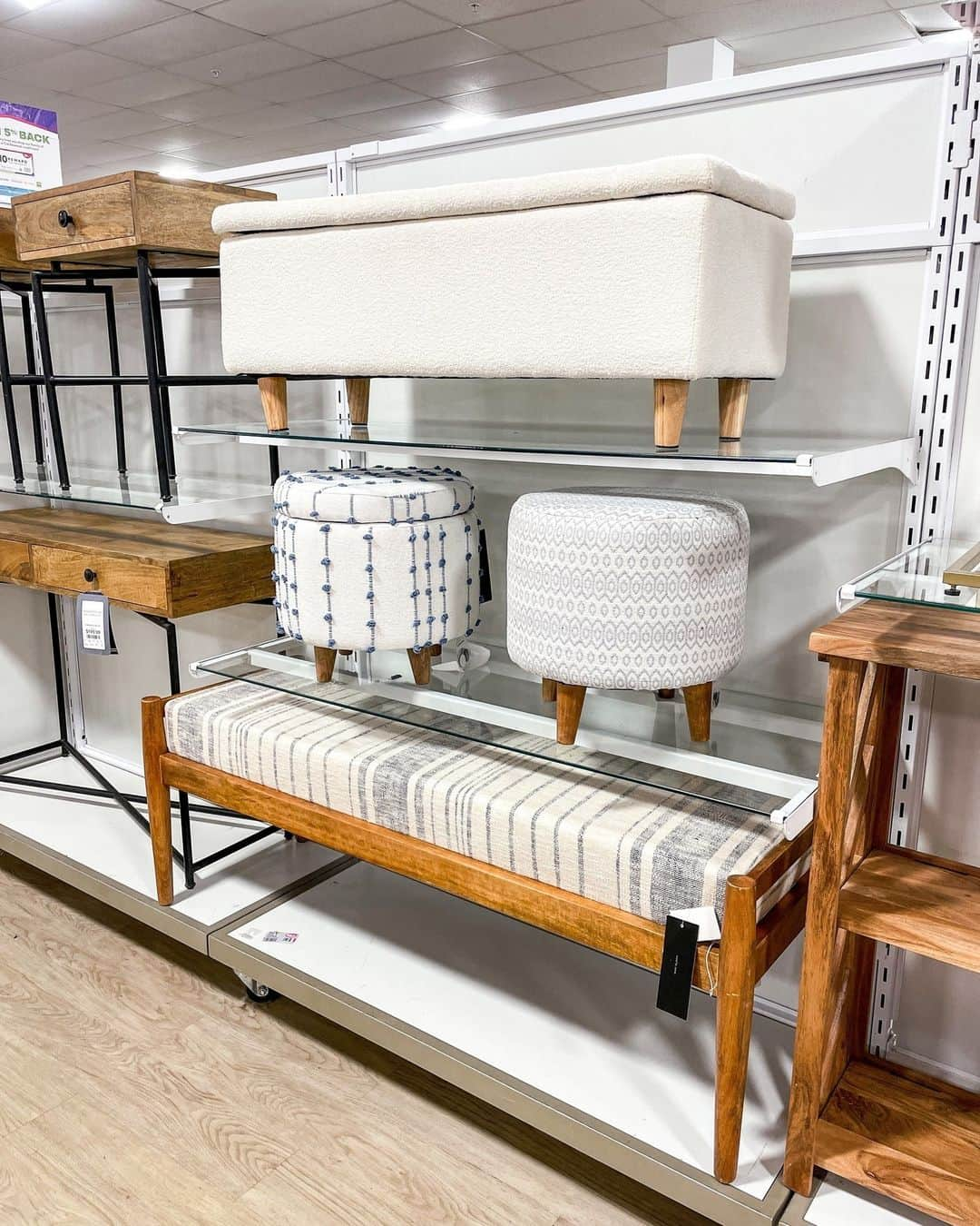 HomeGoodsさんのインスタグラム写真 - (HomeGoodsInstagram)「Furnishings to flaunt ✨   Save daily on effortlessly stylish pieces in-store and online. Link in bio to shop.」9月30日 21時30分 - homegoods