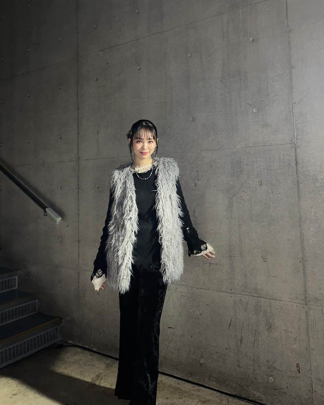 大友樹乃のインスタグラム：「ガルアワありがとうございました♡♡  Seventeen × WEGO 今回も可愛くてかっこよかった🖤💫  仲良しのモデルちゃんたちにも癒されて、 たのしい一日でした💞  #girlsaward #ガルアワ #wego #AW」