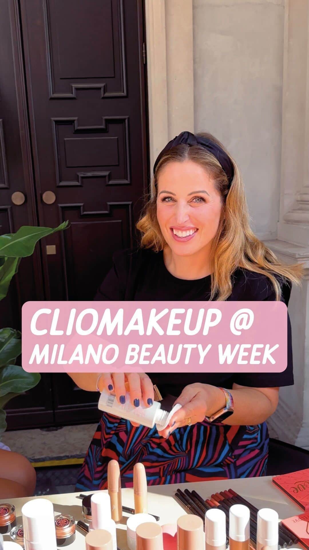 クリオ・ザッマッテーオのインスタグラム：「Una giornata all’insegna delle #BeautyVibes presso il loggiato di Palazzo Giureconsulti, in Piazza dei Mercanti 2 😍 Chi verrà a trovarmi? 🤩 @milanobeautyweek #MBW2023 #BeautyVibesOnly」