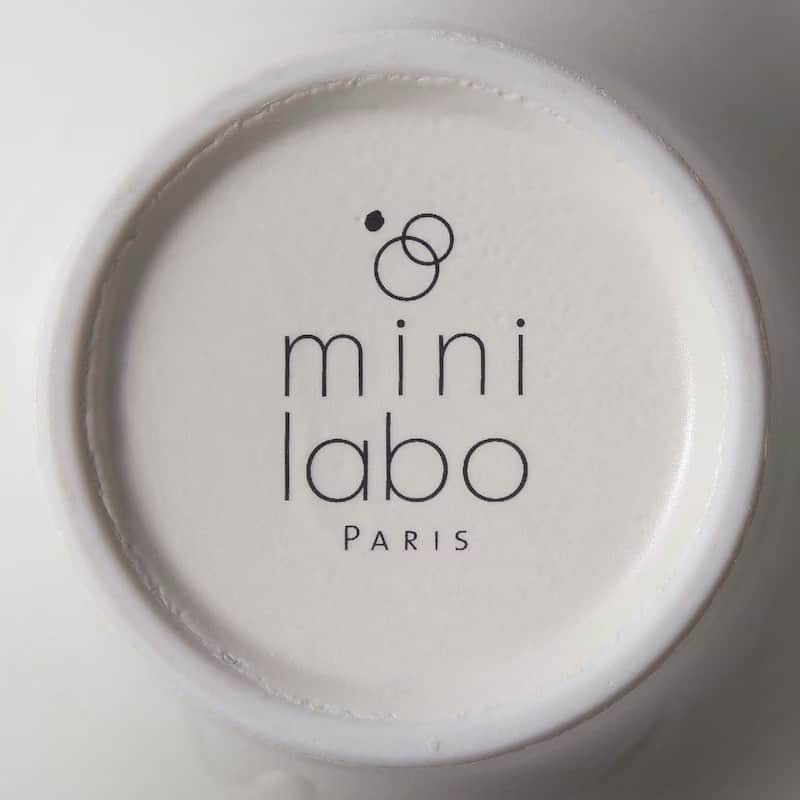 mini_labo_jp(ミニラボ) さんのインスタグラム写真 - (mini_labo_jp(ミニラボ) Instagram)「素朴な風合いとミニラボのプリントに愛着がわくカフェオレボウル。  周囲にぐるりとお花とコトリを転写プリントしました。 サーモンピンクとブルーの2色展開で、お揃いで欲しくなるデザインです。 通常のお碗より一回り大きいサイズで、飲み物やお菓子、フルーツなど何を入れてもOK。  朝のスープやヨーグルト、グラノーラなどをよそっても素敵です。  ―――――――  各アイテムのページは画像をタップしてご覧ください。 ベルメゾンサイトにて商品番号でも検索していただけます。  ☑ カフェオレボウル／冬のお庭 商品番号：1238450  #minilabo #ミニラボ #ベルメゾン #BELLEMAISON #インテリア #食器 #リビングコーディネート #カフェオレボウル #秋インテリア #秋コーデ  #朝ごはん #おうちカフェ #丁寧な暮らし #花柄 #おしゃれな暮らし #日常を大切に #暮らしを楽しむ #シンプルに暮らす」9月30日 21時32分 - mini_labo_jp