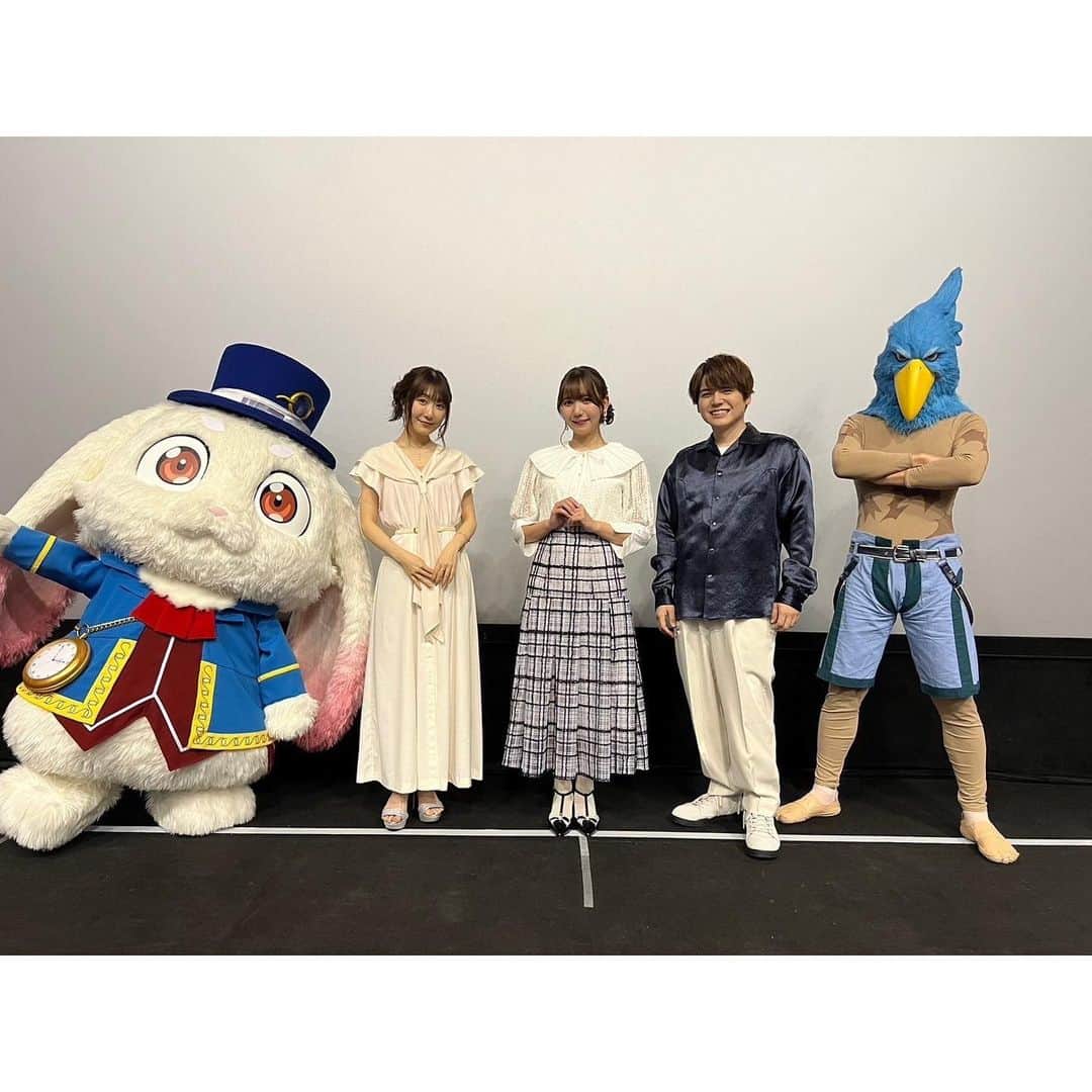 日高里菜のインスタグラム：「⁑  『シャングリラ・フロンティア』 先行上映イベントありがとうございました✨  1〜3話まで観ていただきました🐰  絵も綺麗でめちゃくちゃ動くので 劇場で見れた皆さんが羨ましい😳！！  エムルの表情も動きも最高にかわいいので！ 楽しみにしててね！！  シャンフロのイベント登壇は初めてでしたが ずっと会いたかった着ぐるみエムルにも会えて すごく嬉しかったーっ！！  明日からの本放送よろしくお願いします🐰💕  #シャンフロ　#観てね #エムル　#ですわ　#やっと会えた　#かわいい」