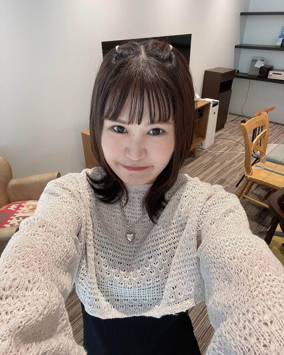 大関れいかさんのインスタグラム写真 - (大関れいかInstagram)「. 全身sheinコーデ🧸🫧 またアイロンで首やけどして涙。  【1.2枚目】 キャミワンピ：8720452 トップス：12737025  【3.4枚目】 カーゴパンツ：11721795 Tシャツ：17430828 バッグ：18287157  5,999円まではセール価格より15%OFF 6,000円以上は20%OFFが適用されるって🫶🏻 利用期限は、12/31まで🪄 クーポンコード：reikaoozeki  #SHEINforAll#SHEINpartner #SHEIN#OOTD#ad#今日のコーデ」9月30日 21時43分 - _reikaoozeki