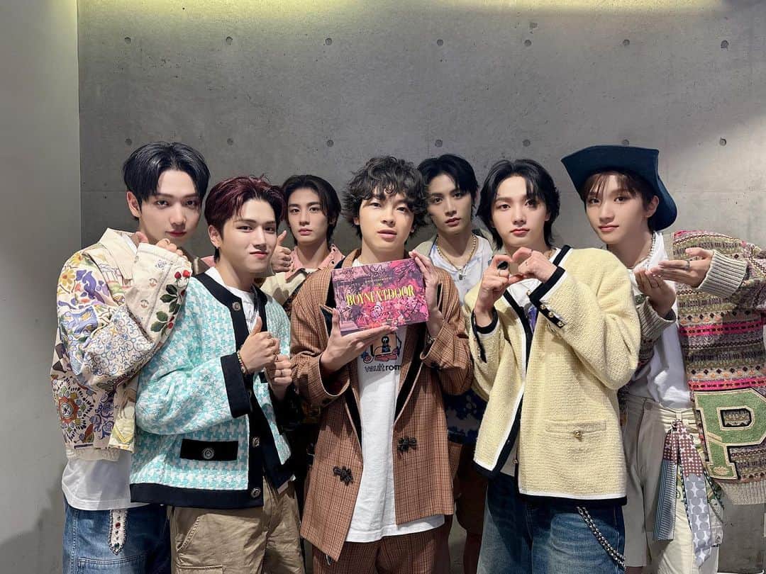 のインスタグラム：「BOYNEXTDOORさんに ご挨拶させていただきました📸  皆さんとってもお優しくて素敵でした🙇‍♂️  #BOYNEXTDOOR  #BND @boynextdoor_official  #ガルアワ2023AW」