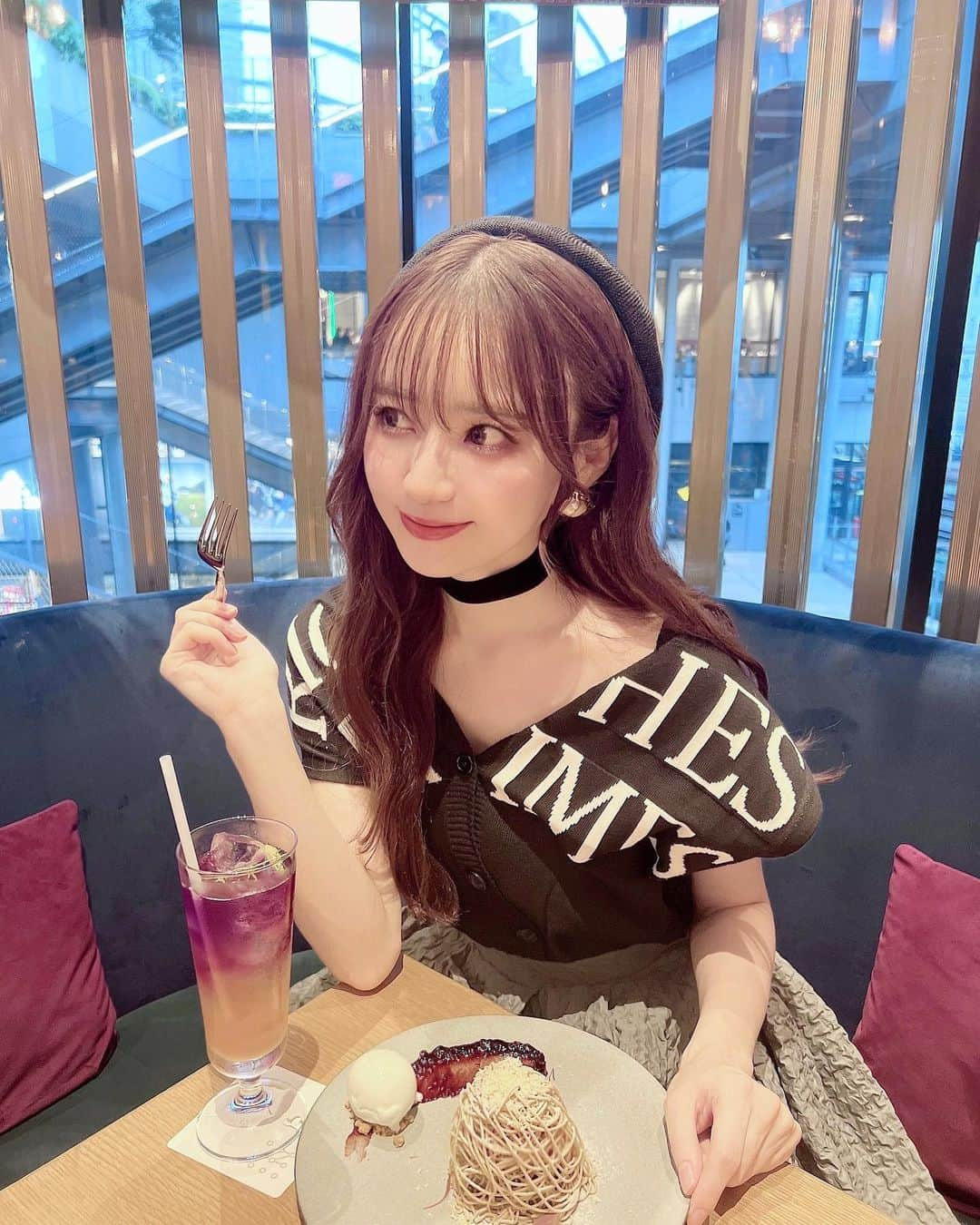 小越しほみさんのインスタグラム写真 - (小越しほみInstagram)「食欲の秋ですねぇ🌰  ここのモンブラン美味しすぎて今年もリピート🫶🏻  秋って美味しい食べ物いっぱいあるし ファッションも可愛いし芸術の秋だし好きなこと沢山だ🥰  .  .  .  .  .  .  .  #newlight #ニューライト #渋谷カフェ #渋谷グルメ #渋谷ランチ #渋谷ディナー #渋谷 #宮下パーク #miyashitapark #ミヤシタパーク #秋コーデ #秋服 #秋服コーデ #カフェコーデ #秋の味覚 #モンブラン #秋スイーツ #スイーツ #スイーツ巡り #カフェ巡り #カフェ #カフェ部 #カフェ活 #カフェ好き #おしゃれカフェ #グルメ女子 #映えスポット #映えスイーツ #映えカフェ #スイーツ部」9月30日 21時35分 - shihomi1129