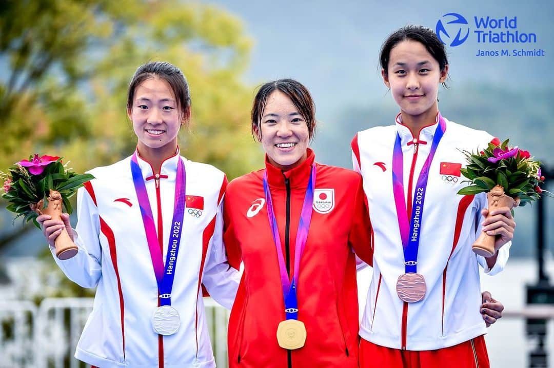 高橋侑子のインスタグラム：「#AsianGames Champion two times in a row! It was probably one of the toughest races I’ve ever done. So grateful for this one 🥹 Thank you so much for the cheers and the messages. Next, Mixed Relay on Monday 🔥 Let’s go #TeamJapan 💪 #HangzhouAsianGames #Triathlon  📷 @janosmschmidt @worldtriathlon   アジア競技大会、2連覇することが出来ました！沢山の応援をありがとうございました😊 とてもタフなレースになり、最後はかなり苦しくなりましたが、どうにか逃げ切ることが出来ました。次は月曜に行われる混合リレーに出場します。引き続きチームジャパンへの応援をよろしくお願いします🇯🇵 #杭州アジア大会 #トライアスロン」