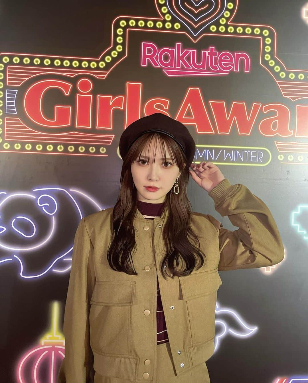 加藤史帆のインスタグラム：「GirlsAward 2023 AUTUMN/WINTER のREDYAZELさんのステージに出演させていただきました！  会場で声援を送ってくださった皆さん、配信をご覧くださった皆さんありがとうございました☺︎🩵 しほちゃーーん！とかかとしーー！ってたくさん聞こえて嬉しかったです😭  キャメルカラーのセットアップが本当に可愛いくて是非全女子に着てほしい！！ ミニスカート×ロングブーツとベレー帽、私も秋冬取り入れていきたいと思います☃️  秋冬のファッションも楽しみだ〜〜  #GirlsAward #REDYAZEL #shihogram」