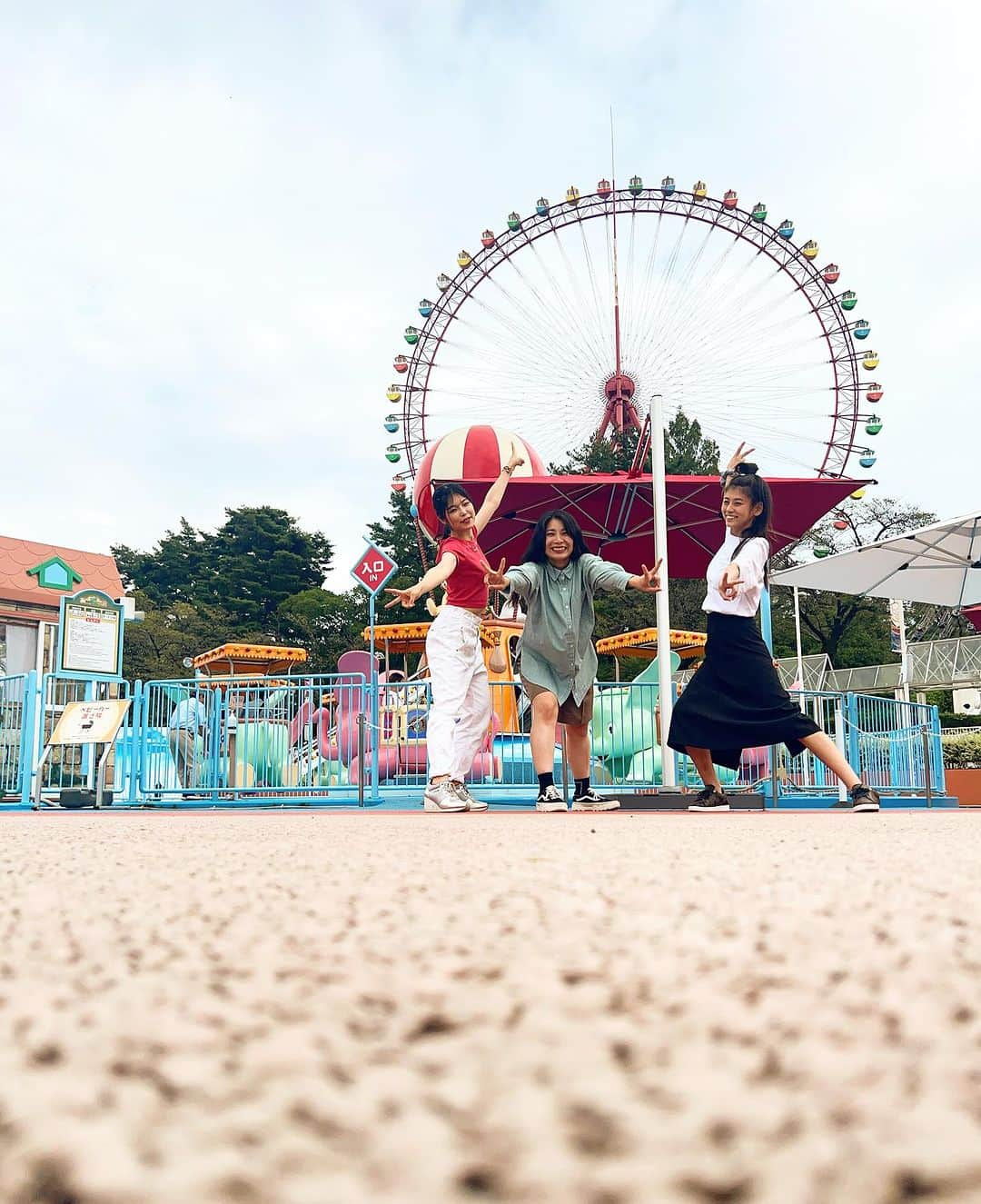 小阪有花（小阪由佳）さんのインスタグラム写真 - (小阪有花（小阪由佳）Instagram)「西武ゆうえんち❤︎自社のタレントと一緒にいきましたー！ 花屋ユウと遊園地いくと楽しさ3倍増し。とりあえず二枚目以降の花屋の顔に注目ね笑。 ゆうみちゃんとは遊園地でも仕事の話。 やりたい役を自分で掴み取った喜びを分かち合えました！  西部ゆうえんちのウルトラマンとゴジラの乗り物はずっと乗れるのと、グッズも可愛かったー！Tシャツ買ったから今度それものせます！  #西部ゆうえんち #せいぶゆうえんち #ウルトラマン #ゴジラ #テーマパーク #都内デート #特撮 #昭和レトロ」9月30日 21時40分 - kosakayuka0627