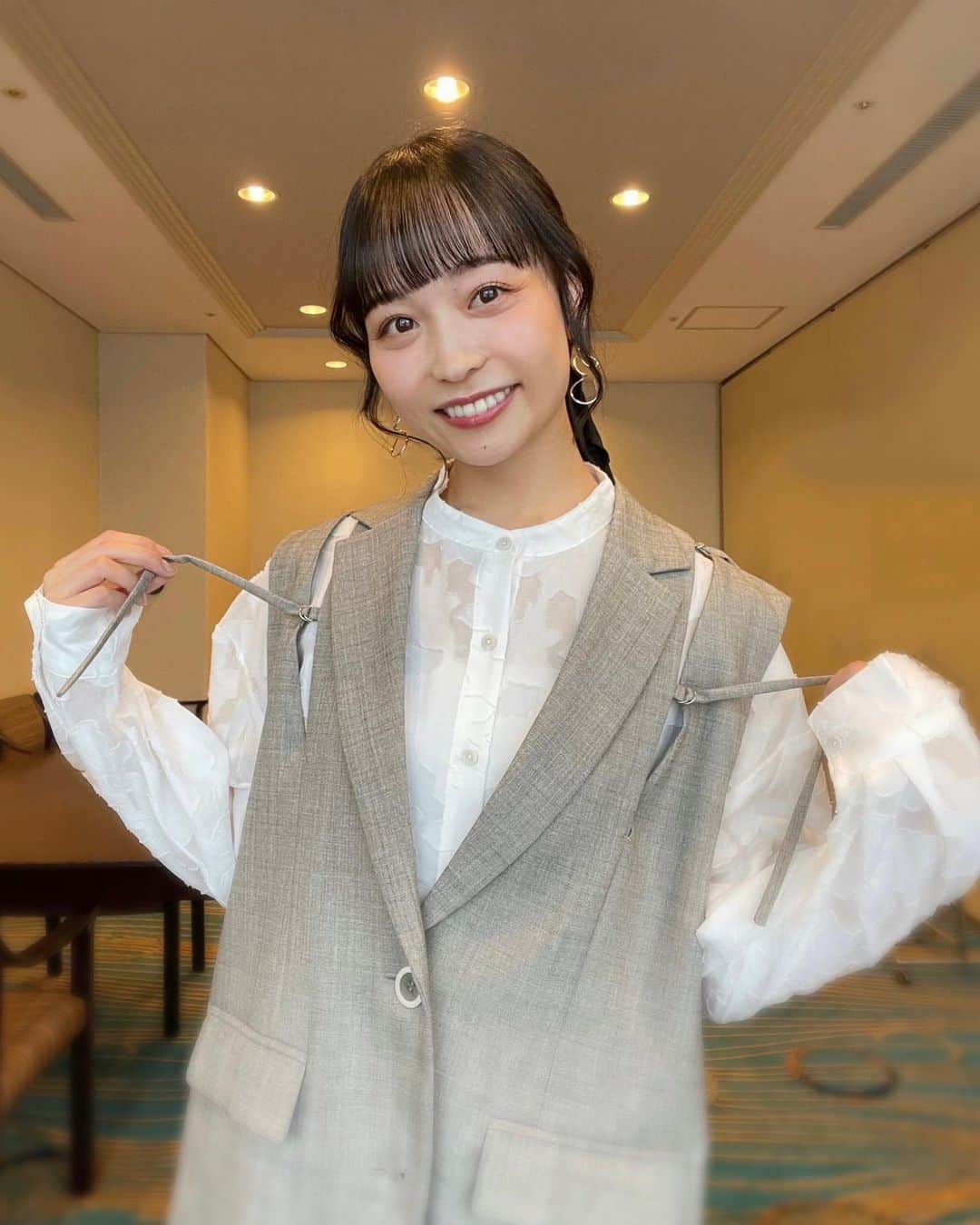 日下怜奈のインスタグラム：「. ⁡ ⁡ 神戸でお仕事してきました！ (神戸感一切ありませんが…) ⁡ ⁡ 日帰りだったのでせめてランチだけでも楽しみたいと思い、前日に1時間かけてリサーチをしました！ ⁡ ⁡ いざお店の前に着いたら怖気付いて素通りしてしまいました！慣れていない街だと受け入れてもらえるか心配で毎回こうなります。リサーチをしていた分、尚更可哀想です。  共感してくださる方いますか… ⁡  普段は一人焼肉、ラーメン、飲みもできるのに… ⁡ ⁡ これからはマネージャーさんと一緒に行きたいです！  #神戸」
