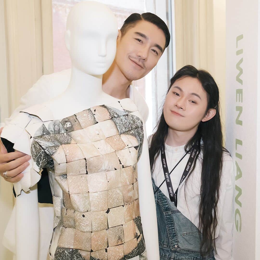フー・ビンのインスタグラム：「The timeless fashion capital welcomes the new generation of designers. They bring fresh perspectives and innovation, and our goal is to ushering in a new era of fashion together. 🌆✨ #MilanFashionWeek #NewGenDesigners #FashionHub  在这所永恒的时尚之都，我们一起欢迎新一代设计师。他们带来新的视角和创新，希望未来与他们一起前行，共同开启时尚的新纪元。🌆✨」