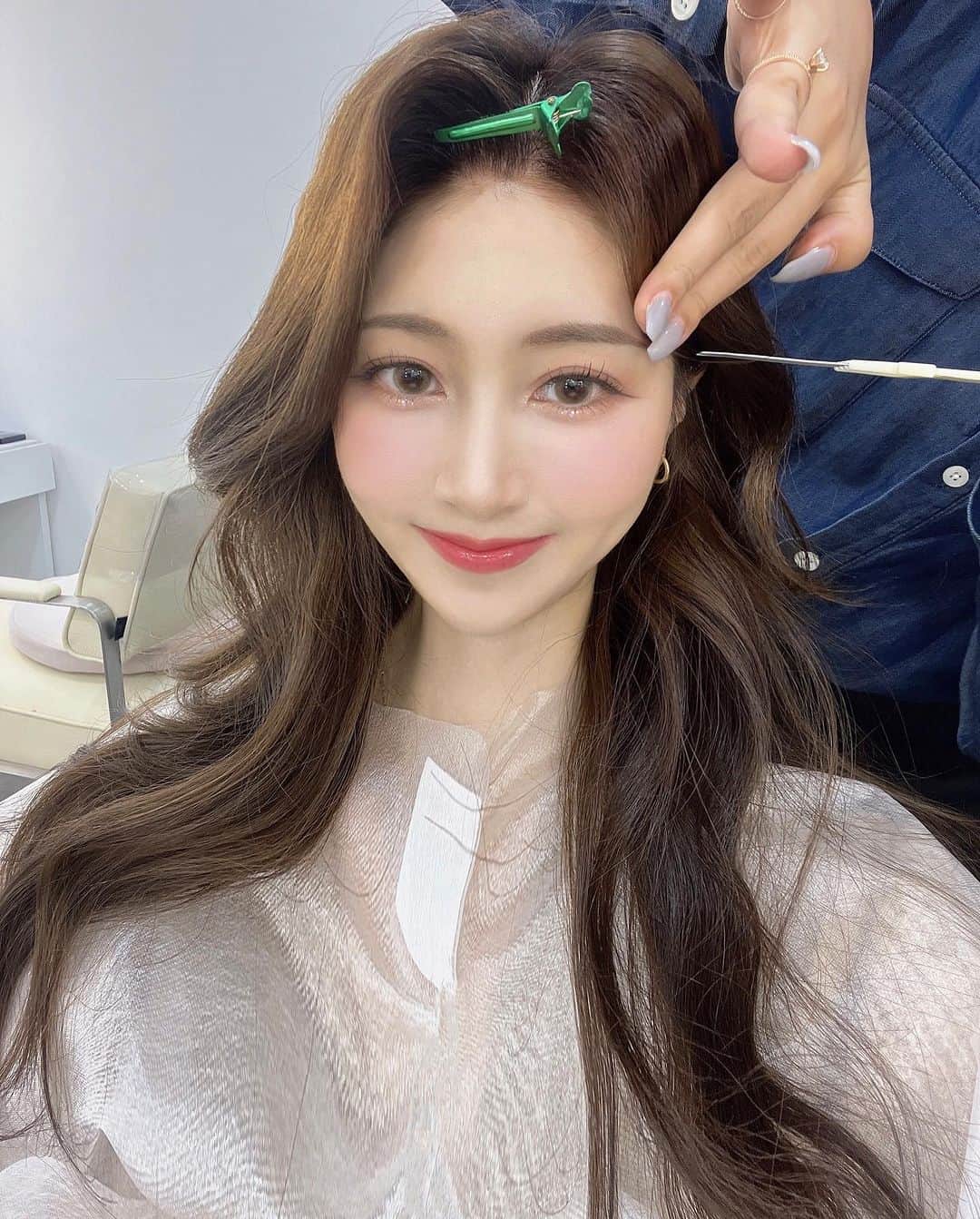 丹羽あんなのインスタグラム：「#광고 @qoo10.official 촬영날 헤메🐰🩷  hair @w._.park  make @w._.hyein @w._.hye.min   Qoo10liveの前日はmega kitで念入りにスキンケア！ 10/1〜1週間限定で購入金額20%がポイントで還元されるようなので、もしよろしければこの期間にぜひ.. 🫶🏻 #Q0010Megakit #Q0010 #メガポ #pr」
