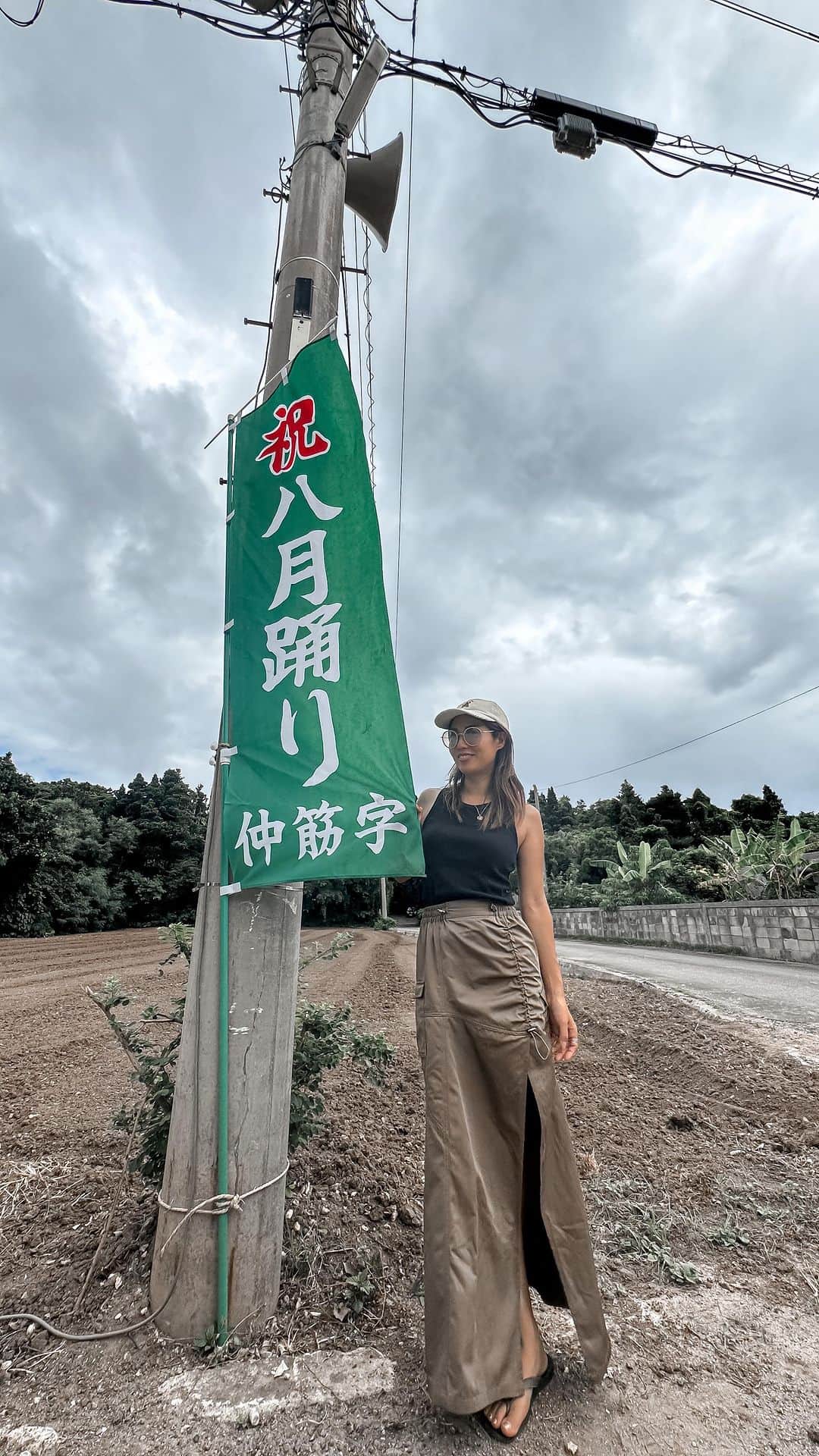 monmamichelleのインスタグラム：「多良間島の無形文化財豊年祭『八月踊り』行ってきました 獅子舞から始まり 獅子舞は牛の湿布を塗って肌を痛めて麻痺させてから踊っているそう 魂 本島とも宮古島とも違う文化で多良間島の神を感じました 特に天気 豊年祭は雨が降るし 帰る時には虹が出ていて全てを受け入れてくれたような応援されたような気持ちになりました もっとシンプルに生きよ 浄化に浄化を重ねた旅 神聖な空気ありがとうございました #多良間島#八月踊り#祭り」