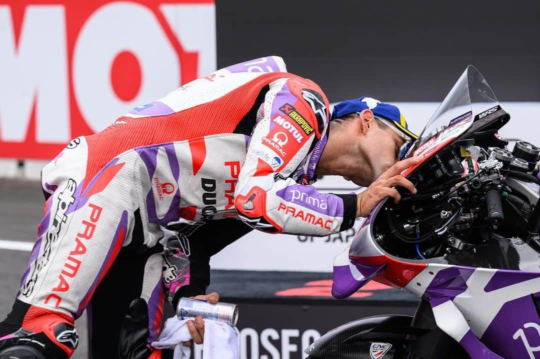 MOTUL Japanのインスタグラム：「【MotoGP Rd.14 Tissot Sprintでホルへ・マルティン選手が優勝!!!】 . 現在、モビリティリゾートもてぎで開催中のMotoGP MOTUL GRANDPRIX OF JAPANのスプリントレースで@motulがサポートするPRIMA PRAMAC RACINGのホルヘ・マルティン選手が見事優勝。 . 明日の決勝でのPRIMA PRAMAC RACINGの活躍にも注目!!! . @pramacracing  @89jorgemartin  @motul #motogp #motul #motulgrandprixofjapan」