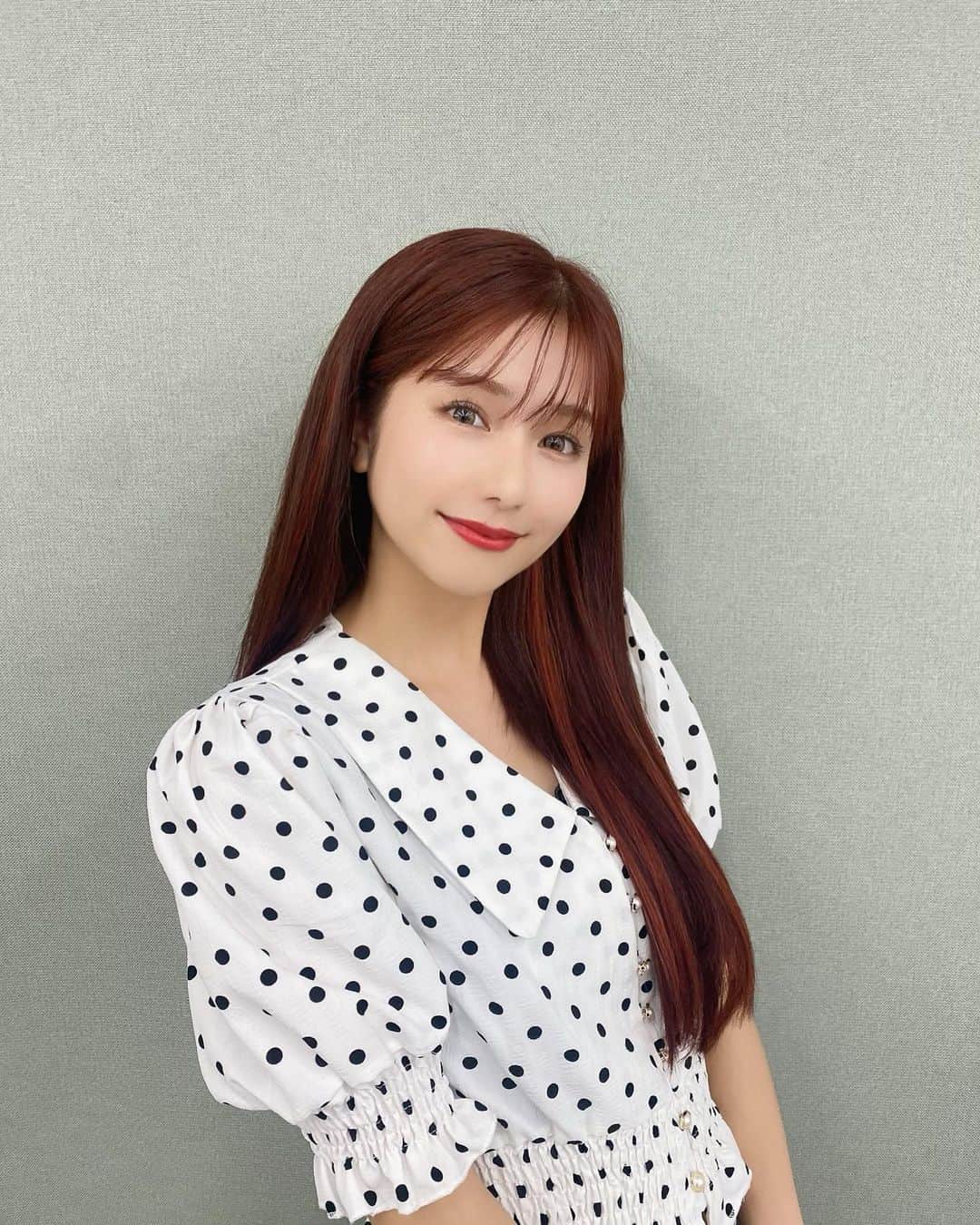 谷川愛梨のインスタグラム：「: エクステ付け替えたっ🧸💖  会う人みんなに ロングの方が好きって言われて もう外せない〜！！笑  プルエクステが大好き過ぎて 私はエクステは絶対プルエク一択🫶  毎日アイロンしたり巻いたりしても 全然傷まなくてずっとサッラサラでいてくれて お風呂あがりもすぐ乾いてくれるから最高なのです🥹  今回も担当はありささん😋🍒  🎀@pullexte_official  🎀@grow_arisa   #ロングヘア #プルエクステ #pullexte」