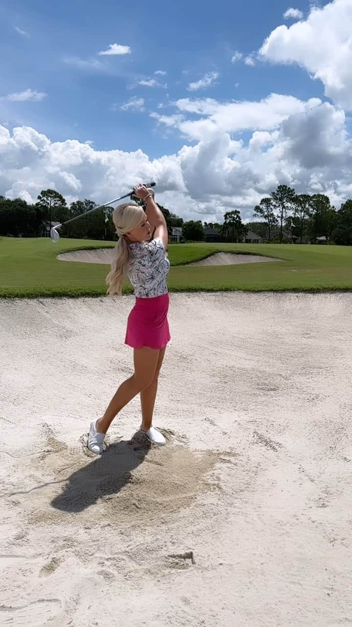 ブレア・オニールのインスタグラム：「🏖️ where you playing this weekend?!?! ⛳️🏌🏽‍♂️🏌🏽‍♂️🏌🏽‍♂️」