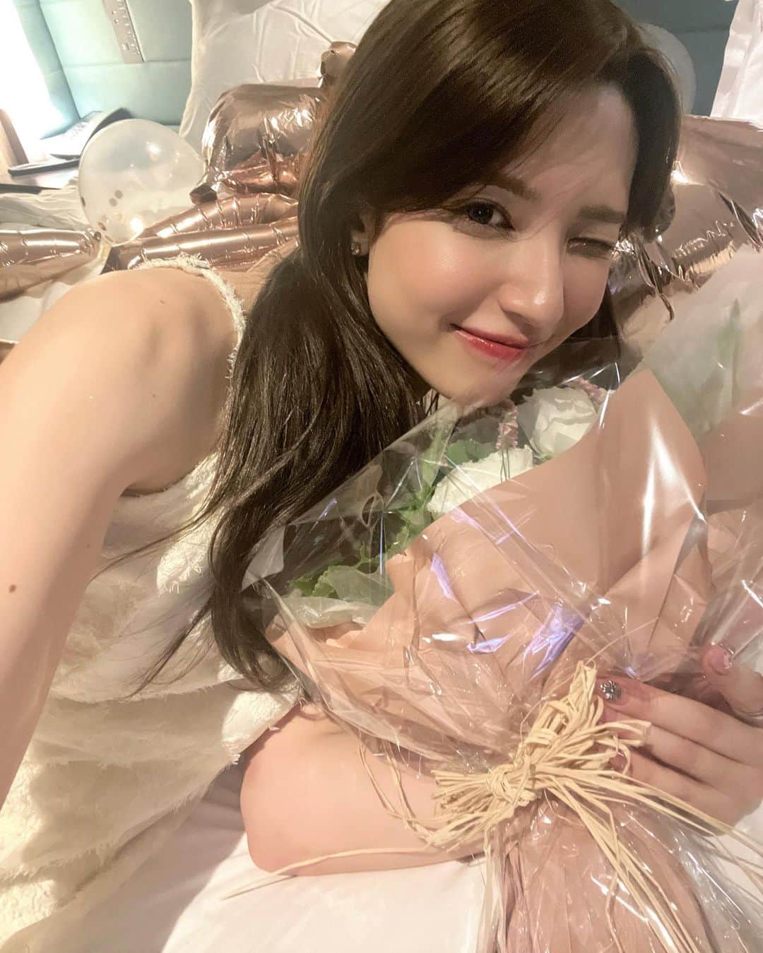ホルトえみりのインスタグラム：「💐」