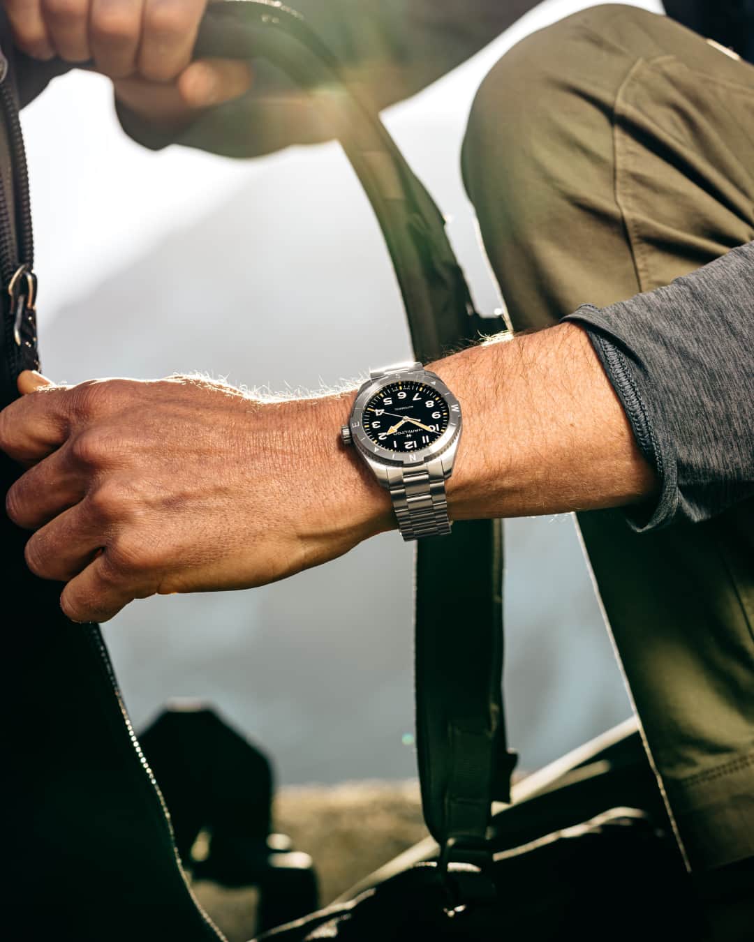 Hamilton Watchさんのインスタグラム写真 - (Hamilton WatchInstagram)「Lead the expedition. Combining the best that the Khaki Field collection offers, the Khaki Field Expedition is your ultra-reliable tool when conquering the grandest summits.  #hamiltonwatch #stepoutside #expedition #new #adventureawaits」9月30日 22時00分 - hamiltonwatch