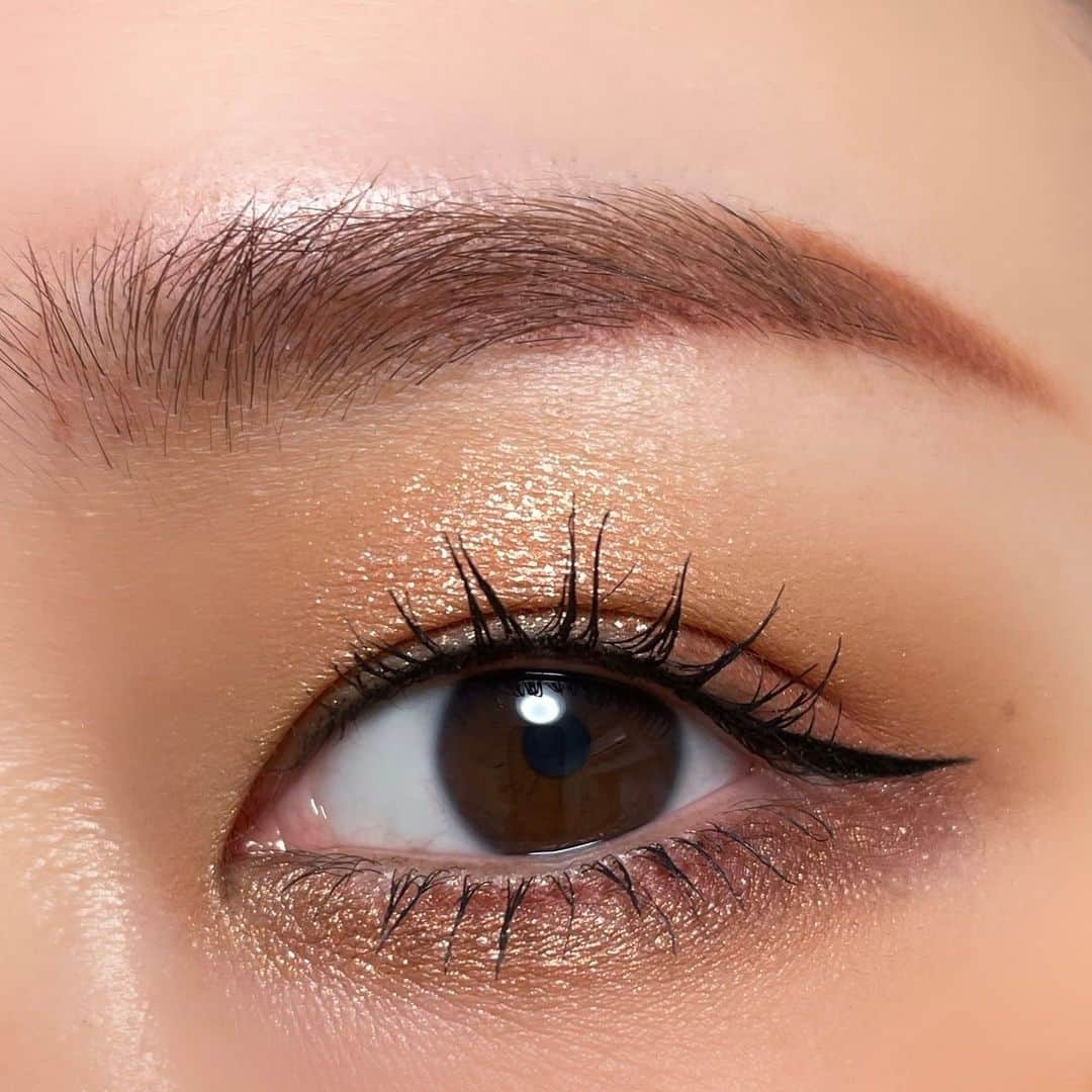 シュウウエムラさんのインスタグラム写真 - (シュウウエムラInstagram)「now trending: #coloredbrows.⁠ 🌈 may your brows always be defined and match your eyeshadow with brow sword naginata in 4 limited-edition shades. ⁠ ⁠ our makeup artist's recommendation to match your brows to your eyeshadow:⁠ 💗#nudepink 🤝 eye sculpt #springhanami⁠ 💚#olivegreen 🤝 eye sculpt #wintertranqulity⁠ ❤️#burgundy 🤝 eye sculpt #autumndusk⁠ 🧡#cinnamonorange 🤝 eye sculpt #summermatsuri⁠ ⁠ カラーアイブローが今年のトレンド.⁠ 🌈 シュウ ファン待望の人気アイブロー「ブロースォードナギナタ」から限定４色発売中。⁠ ⁠ シュウのアーティストがカラーブローに合わせたアイシャドーを紹介:⁠ 💗#ヌードピンクには 🤝 アイスカルプト ハナミスプリング⁠  💚#アッシュオリーブには 🤝 アイスカルプト ウインタートランクイリティ⁠ ❤️#バーガンディーには 🤝 アイスカルプト オータムダスク⁠ 🧡#シナモンオレンジには 🤝 アイスカルプト サマーマツリ⁠  ⁠ makeup artistry by certified makeup artist @risa_shimura, @marisugata_shujp, and lead makeup artist @nayu_sakai⁠. ⁠ #shuuemura #シュウウエムラ⁠ #shuartistry #shuuemuraartist⁠ #browpencil #pinkbrows」9月30日 22時00分 - shuuemura