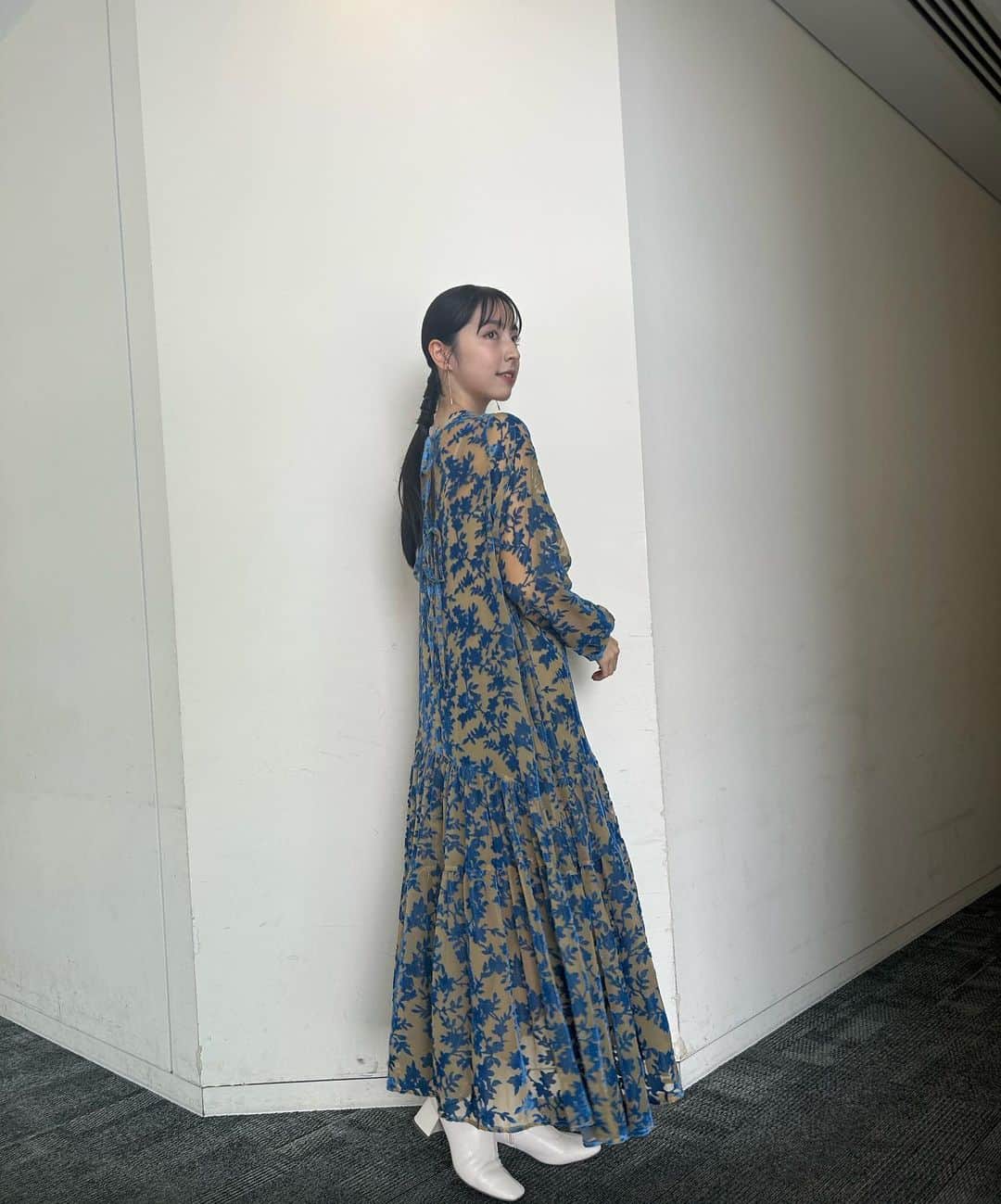 のインスタグラム：「・ 実はレースの生地で透け感ある可愛すぎなワンピース💎 ヘアメイクもこだわって可愛くしていただけてお気に入りだからいっぱい写真載せちゃう🤫♡」