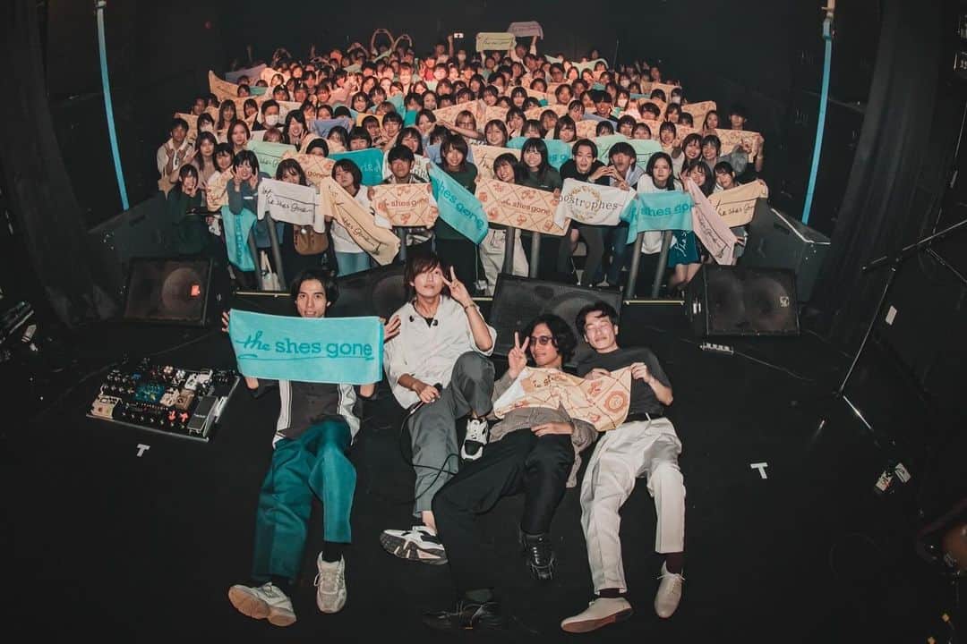 のインスタグラム：「「重い愛TOUR 2023」 9/30(土)熊本B.9 V2  今日は2年ぶりの熊本ワンマン！とても熱気に溢れてて良い日になりました🔥  楽しすぎて気付いたらステージを降りてギターを弾いてしまったり、、🤫  また来たいな〜〜〜！！！  マサキ  Photo by @mio_photocam    #重い愛TOUR #theshesgone」