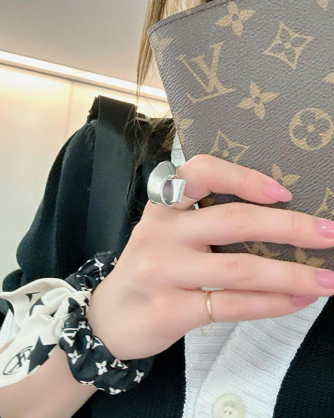 谷まりあさんのインスタグラム写真 - (谷まりあInstagram)「✈️with 👴🏻👼🏻 and @itteq_ntv team✈️  accessory  #GiftedbyLouisVuitton」9月30日 21時55分 - mariaaaa728