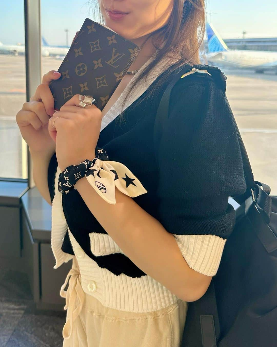 谷まりあさんのインスタグラム写真 - (谷まりあInstagram)「✈️with 👴🏻👼🏻 and @itteq_ntv team✈️  accessory  #GiftedbyLouisVuitton」9月30日 21時55分 - mariaaaa728