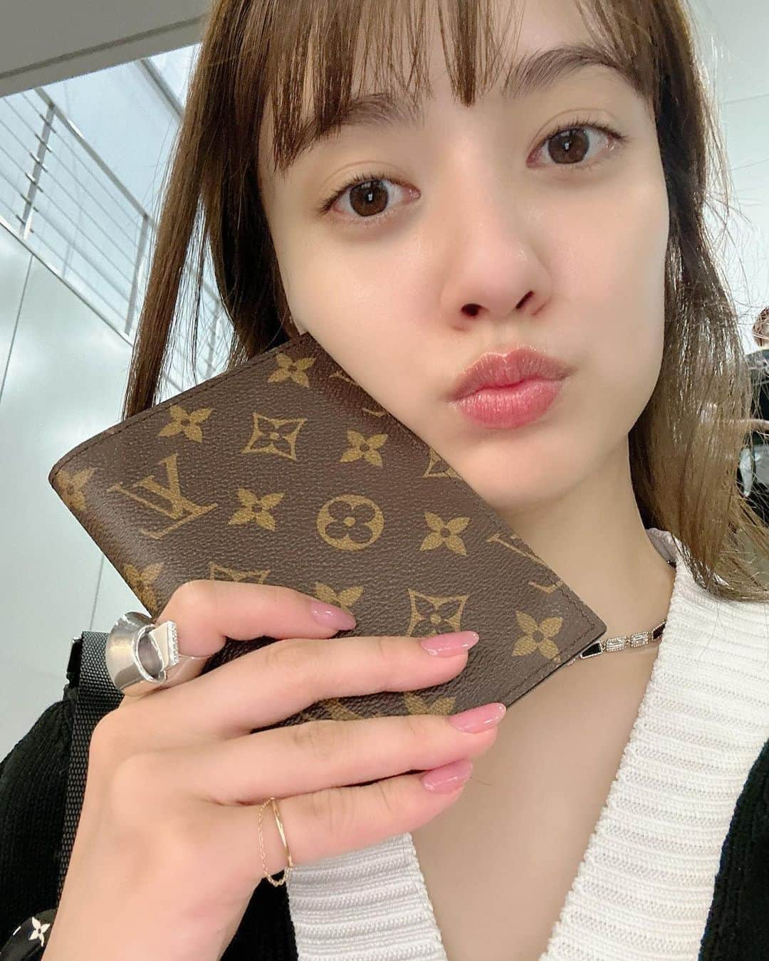 谷まりあさんのインスタグラム写真 - (谷まりあInstagram)「✈️with 👴🏻👼🏻 and @itteq_ntv team✈️  accessory  #GiftedbyLouisVuitton」9月30日 21時55分 - mariaaaa728