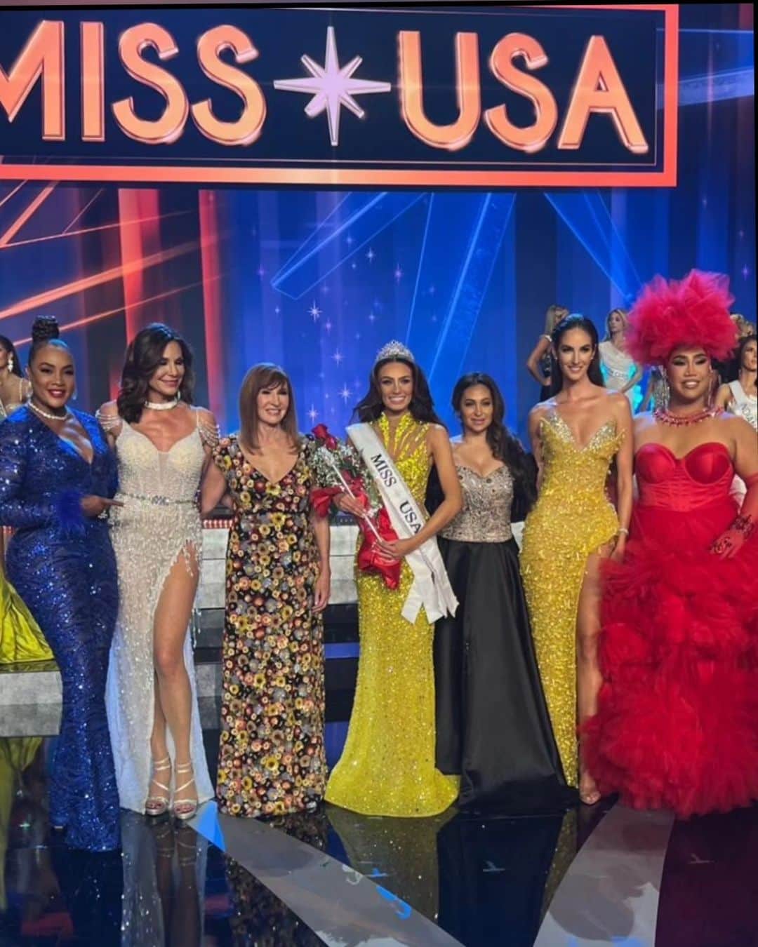 ヴィヴィカ・A・フォックスさんのインスタグラム写真 - (ヴィヴィカ・A・フォックスInstagram)「GM Dawlings! #AboutLastNite as a judge for @missusa "23" CONGRATS to the winner FAB #MissUtah FUNTIMES w judges @countessluann @nicolemillernyc @eminacunmulaj @patrickstarrr Rocking @nadinemerabi jumpsuit @sophiawebster shoes @candyicejewelry Makeup/Pix @lbbeautybar Hair @kenyaonhair #LifeIsGood #GodIsGood #Blessed #Respect #GurlPower #VivicaFoxHair #TeamVivica #TeamFox #MyGrindDontStop #LegitimateCareers #BossMoves #LoveWins #FINERWOMANHOOD #ClassicBadChicks 🔥🖤💙💖👸🏽👸🏻🤑🔥」9月30日 21時55分 - msvfox