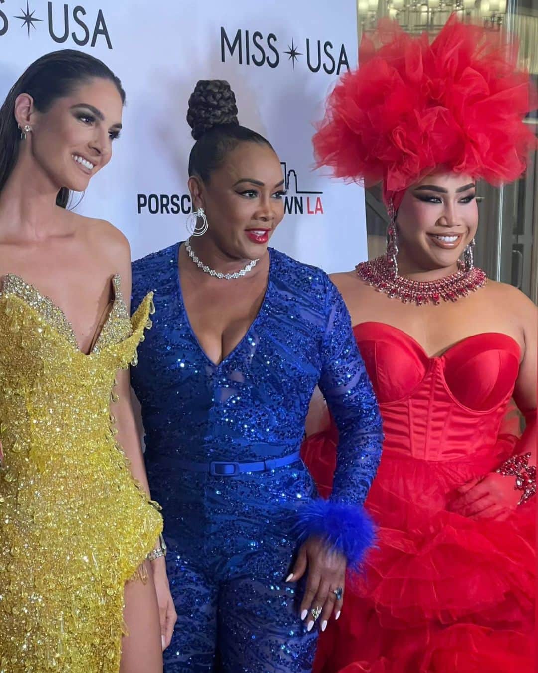ヴィヴィカ・A・フォックスさんのインスタグラム写真 - (ヴィヴィカ・A・フォックスInstagram)「GM Dawlings! #AboutLastNite as a judge for @missusa "23" CONGRATS to the winner FAB #MissUtah FUNTIMES w judges @countessluann @nicolemillernyc @eminacunmulaj @patrickstarrr Rocking @nadinemerabi jumpsuit @sophiawebster shoes @candyicejewelry Makeup/Pix @lbbeautybar Hair @kenyaonhair #LifeIsGood #GodIsGood #Blessed #Respect #GurlPower #VivicaFoxHair #TeamVivica #TeamFox #MyGrindDontStop #LegitimateCareers #BossMoves #LoveWins #FINERWOMANHOOD #ClassicBadChicks 🔥🖤💙💖👸🏽👸🏻🤑🔥」9月30日 21時55分 - msvfox