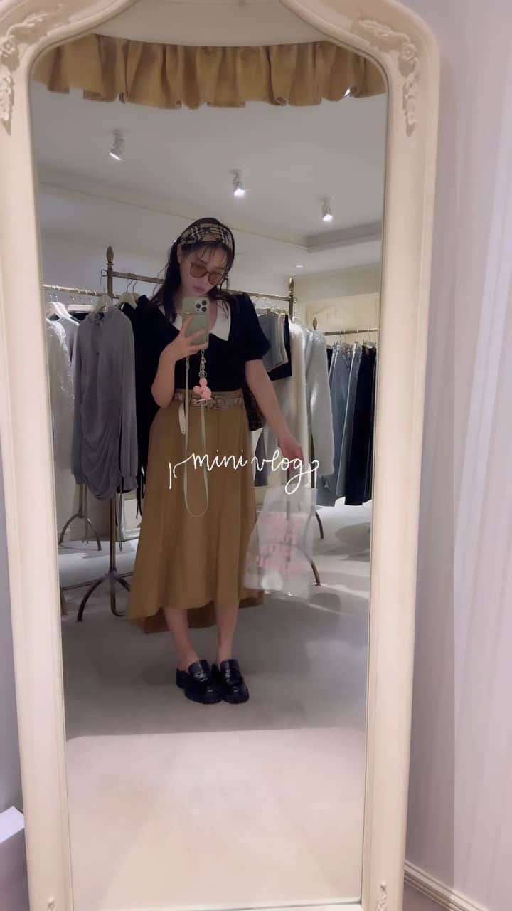 林田沙綾のインスタグラム：「ファッションデザイナーの仕事終わりの mini Vlog🧶🧶🧶 あっとゆうまに秋めいてる🍂  #épine  #casafline  #展示会 #秋服」
