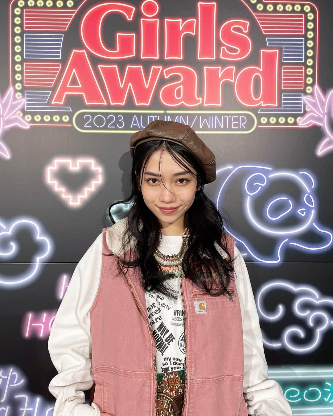 田野優花のインスタグラム：「『Rakuten GirlsAward2023 AUTUMN/WINTER』ありがとうございました‼︎☺︎  ボード持ってくれてる人も見えたありがとう♡ 高身長小田ちゃんとのランウェイは、なんとか同じ画面に収まることができてよかったです🙂♡」