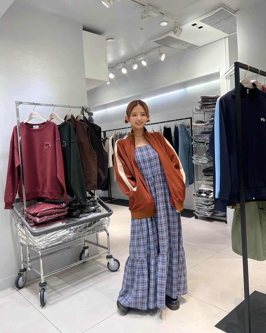 鈴本美愉のインスタグラム：「. Shibuya109 POPUP 2日目ありがとうございました🫶 今日はアピアランスイベントもやらせていただきました✒️ たくさんのご来店ありがとうございました‼︎👀  明日でラスト！ あっという間に終わってしまいそうですが、明日も楽しみにしていますー！ よろしくお願いします🥳  今日の3コーデ♡♡♡」