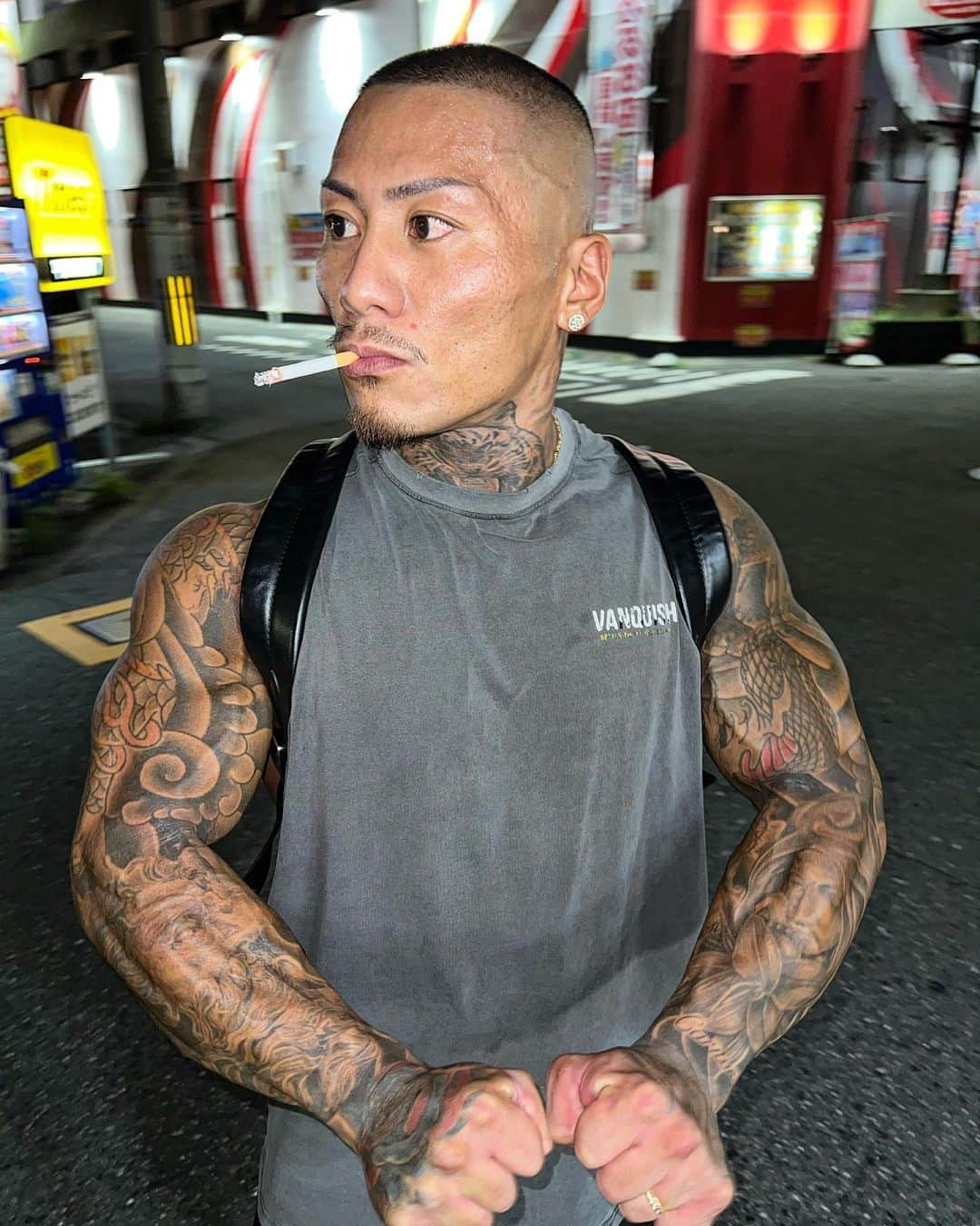 中村直輝のインスタグラム：「#chill#marlboro#tattoo#japanesetattoo#streetstyle#fitness#fitnesslife   トレーニング後の一服🚬 マナー良くはしてます。」