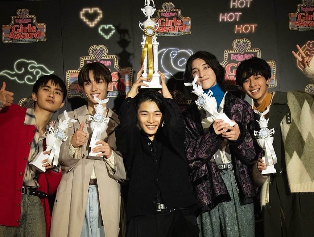 野村康太さんのインスタグラム写真 - (野村康太Instagram)「『Rakuten GirlsAward 2023 AUTUMN/WINTER』ありがとうございました！  リラックスしながらも、全力で楽しむことができました！名前を呼んでくださった方もいてとても嬉しかったです😁  そして、メンズノンノモデルオーディション2023 準グランプリに選んでいただきました！  投票や応援をしてくださった皆様、本当にありがとうございました！  これからはメンズノンノ専属モデルとしても様々な場所で活躍していけるよう頑張りますので応援よろしくお願いします！！  同期が5人も！すでにものすごく仲良しです😁 これから一緒にお仕事するのが楽しみ〜！！！  #RakutenGirlsAward2023 #ガールズアワード #mensnonno メンズノンノモデルオーディション2023」9月30日 22時16分 - kouta_nomura_official