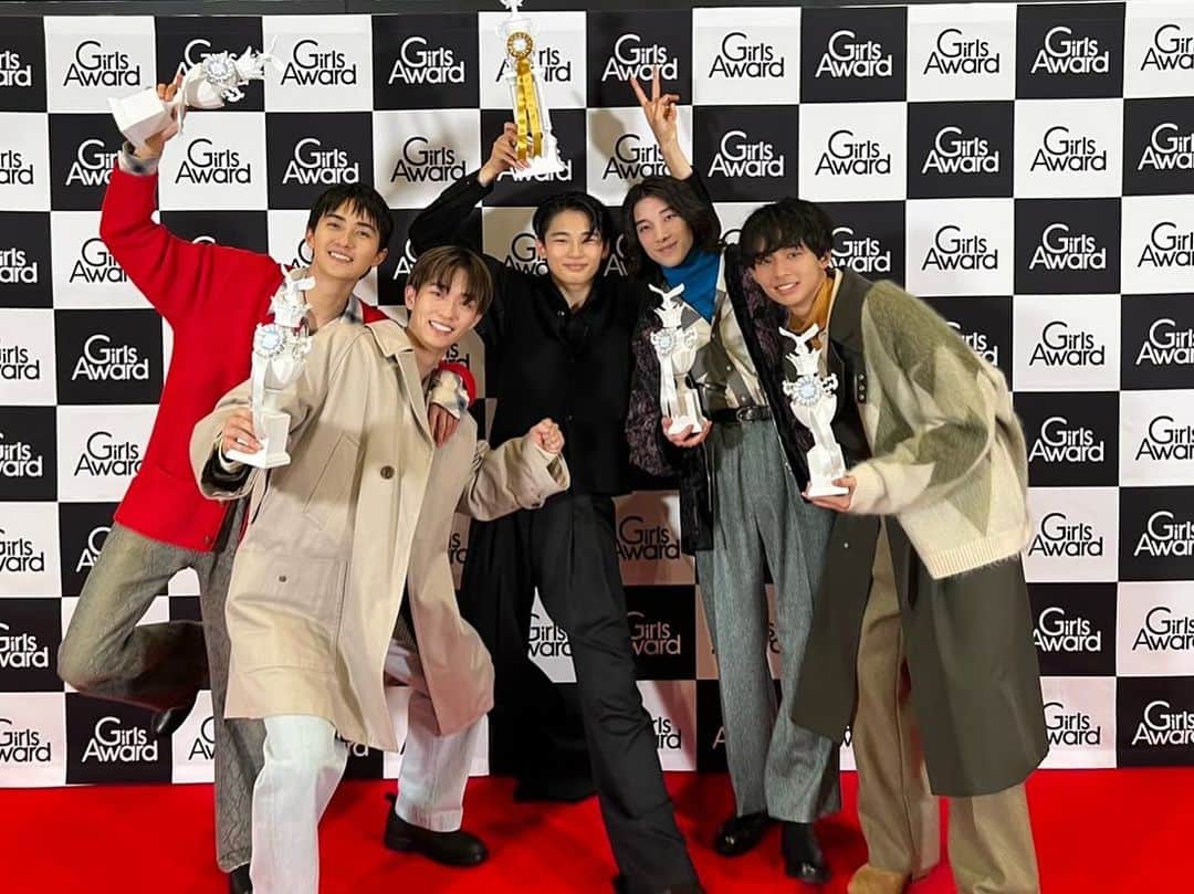 野村康太さんのインスタグラム写真 - (野村康太Instagram)「『Rakuten GirlsAward 2023 AUTUMN/WINTER』ありがとうございました！  リラックスしながらも、全力で楽しむことができました！名前を呼んでくださった方もいてとても嬉しかったです😁  そして、メンズノンノモデルオーディション2023 準グランプリに選んでいただきました！  投票や応援をしてくださった皆様、本当にありがとうございました！  これからはメンズノンノ専属モデルとしても様々な場所で活躍していけるよう頑張りますので応援よろしくお願いします！！  同期が5人も！すでにものすごく仲良しです😁 これから一緒にお仕事するのが楽しみ〜！！！  #RakutenGirlsAward2023 #ガールズアワード #mensnonno メンズノンノモデルオーディション2023」9月30日 22時16分 - kouta_nomura_official