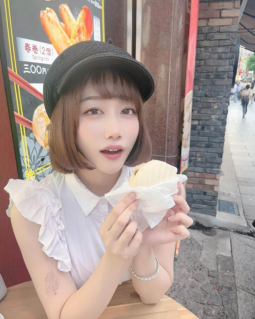 小湊優香さんのインスタグラム写真 - (小湊優香Instagram)「9月も楽しかったけど10月楽しみ多すぎる！！！！！ @kouzukimhr   2人とも連勤詰めすぎたから10月は休み増やしたんだ😌🫶  コンカフェゲスト出勤も池ハロもその他もろもろ楽しみだね〜💓  10月は何回泊まりに来てくれるんでしょうか！！！笑  9月は体調崩さなかった！笑 髪の毛を更に切った！サラダ弁当にハマった！成城石井のバルサミコ酢最強！ 仕事もプライベートもまひろちゃんとたくさんいた！一緒に居すぎて写真あんまない！笑 仕事で弾丸京都して、綾波コスで実践来店して大勝利した(  ᐢᢦᐢ )笑  仕事の休憩中にカラオケ行って外でたらゲリラ豪雨に当たったのも思い出😌笑」9月30日 22時21分 - y.miranic