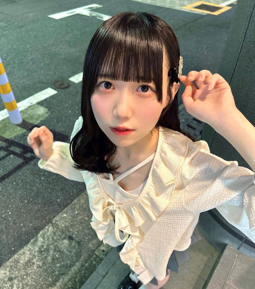 新居歩美さんのインスタグラム写真 - (新居歩美Instagram)「なんか全部口ちょっと空いてる🤏🏻  #アイドル #黒髪ロング #黒髪ヘアアレンジ #偶像 #grl購入品 #grl #ウェーブ巻き」9月30日 22時23分 - ayuchi_nii