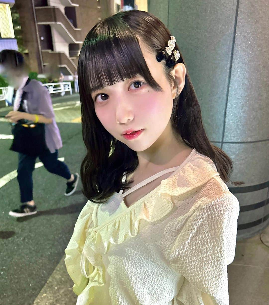 新居歩美さんのインスタグラム写真 - (新居歩美Instagram)「なんか全部口ちょっと空いてる🤏🏻  #アイドル #黒髪ロング #黒髪ヘアアレンジ #偶像 #grl購入品 #grl #ウェーブ巻き」9月30日 22時23分 - ayuchi_nii