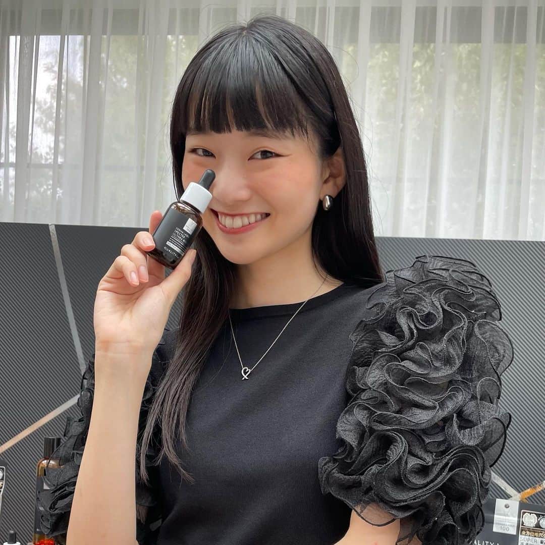 のインスタグラム：「.  QUALITY 1st @q1st.jp の代表製品であるDARMA LASERから最高峰ライン「DARMA LASER SPECTER」の発表イベントへ🌙 ⁡ 私はセラマックスクリームをスキンケアに取り入れてみたんだけど、高配合*1されているセラミド*2のおかげで翌朝までもっちり感が続いてた！ これが手軽に手に取れて、お試ししやすい価格なのがすごい、、  9/20からアットコスメトーキョーでpop upが開催されているみたいだから是非チェックしてみてね📷🖤 ⁡ *1 クオリティファースト内 *2 保湿成分  #PR #クオリティファースト #ダーマレーザー #スペクター #シートマスク #美容液 #スキンケア #アットコスメ」