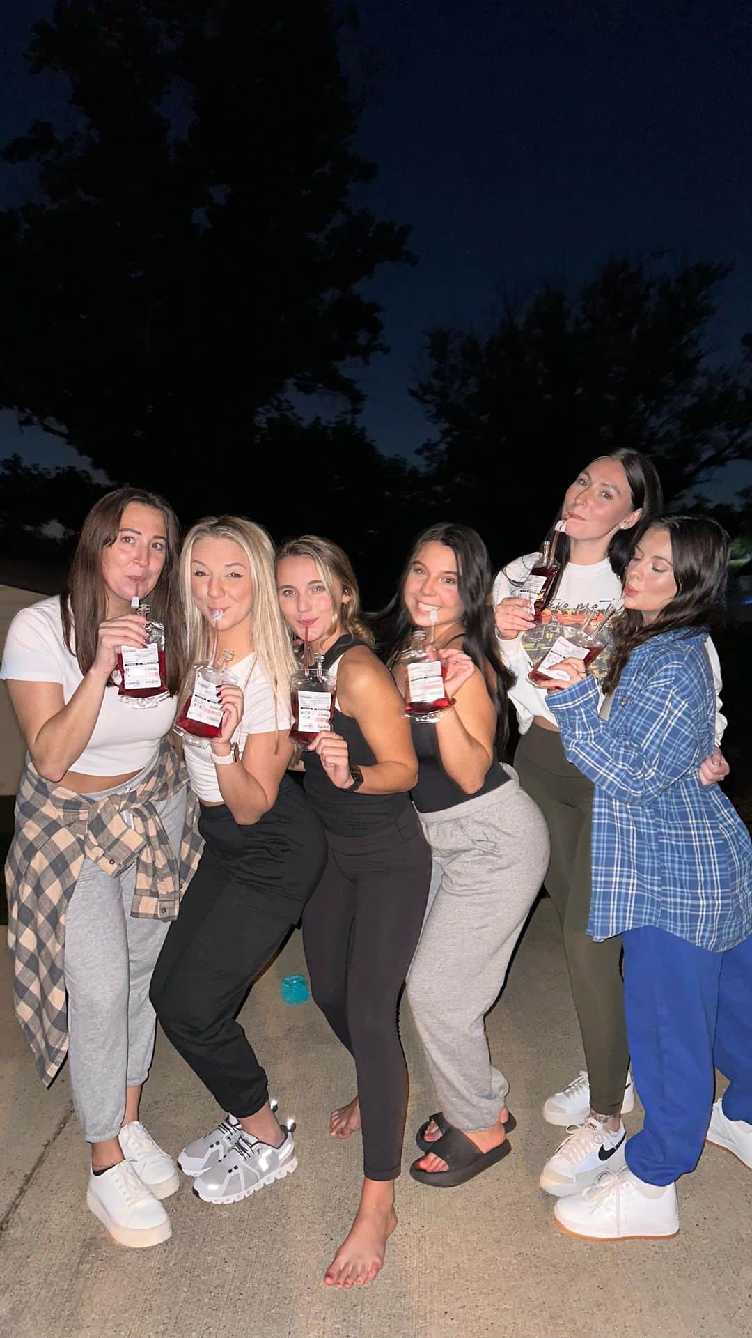 Brooke Marie Hylandのインスタグラム：「This is ur sign to grab a $10 set of blood bags & live out your Vampire Diaries fantasy with your besties 💉🩸🧛」