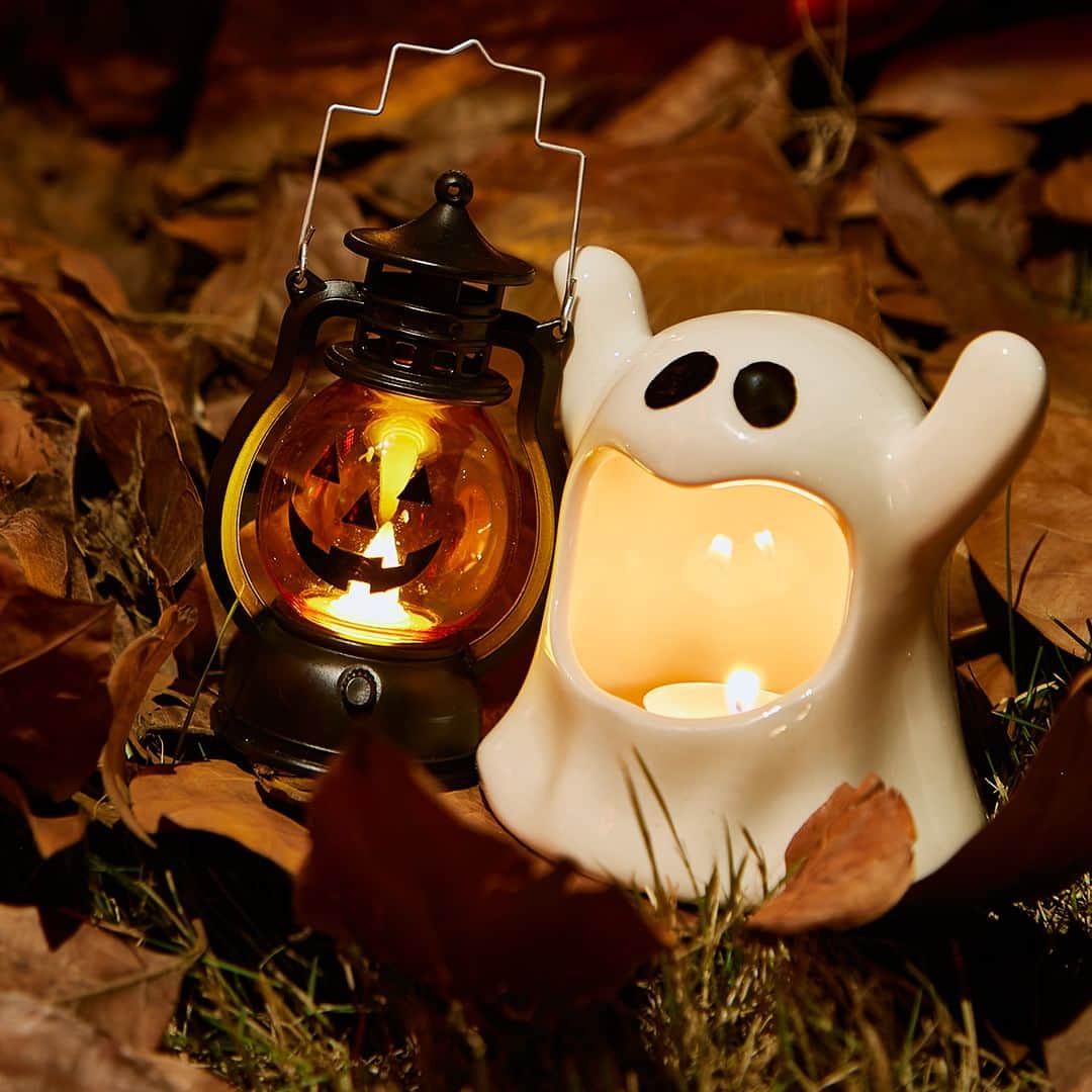 SHEINのインスタグラム：「Unleash the spooky SZN spirit and transform your humble abode with a haunted mansion's worth of #SHEINhalloweenparty decor 🏡🎃🦇  🔗:https://shein.shop/szgms3q」
