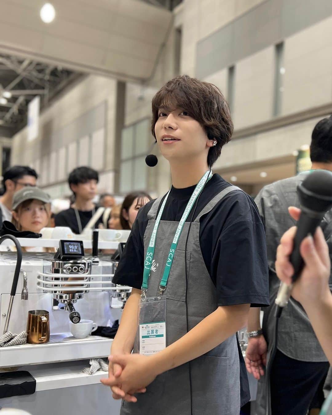 馬場健太さんのインスタグラム写真 - (馬場健太Instagram)「SCAJ メリタジャパンブース お越しくださった皆様ありがとうございました☕️ そして予想以上の来場者数で整理券がすぐに配布終了となってしまい、お飲み頂けなかった皆様ごめんなさい🙇  1部2部ともに多くの方がラテアートデモンストレーションを見てくださり、お話を聞いてくださり、楽しんでくださってるのが伝わってきて凄く嬉しかったです🫶🏻  メリタジャパンの皆様、サポートやMCなど本当にありがとうございました。 こんな素敵な機会を頂きありがとうございました☕️ メリタジャパンさん、素敵な機材も沢山扱ってるので是非チェックしてみてください💡   そして今は名古屋にいます！ JR名古屋高島屋 10F 催会場で10/3までLATTE ART MANIA出店してますので、ぜひ遊びに来てください🏃  #melittajapan  #メリタジャパン  #SCAJ #SCAJ2023   @melitta.japan_official  @scajconference」9月30日 22時44分 - kenken_baaaa