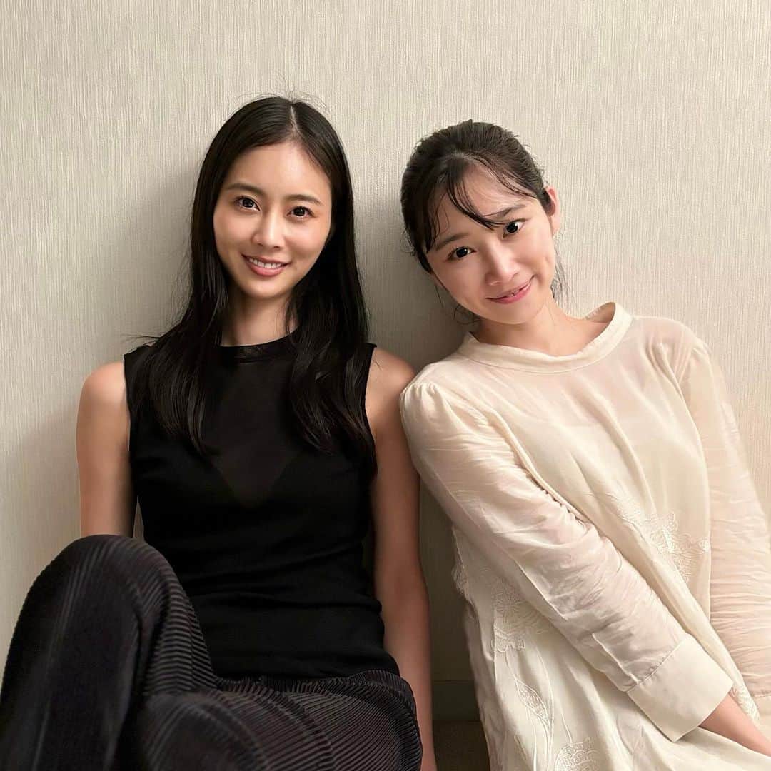 和田安佳莉のインスタグラム：「🖤🤍  #friendslikefamily」